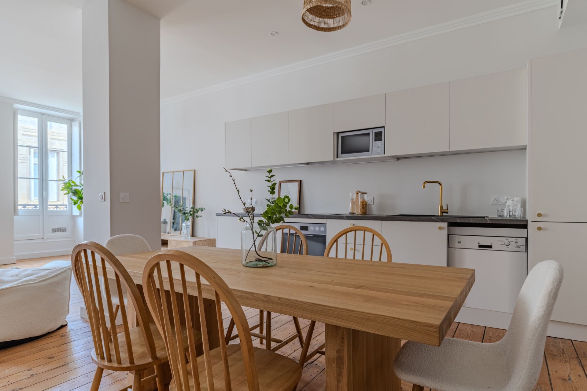 luxury apartment 4 Rooms for sale on BORDEAUX (33000)