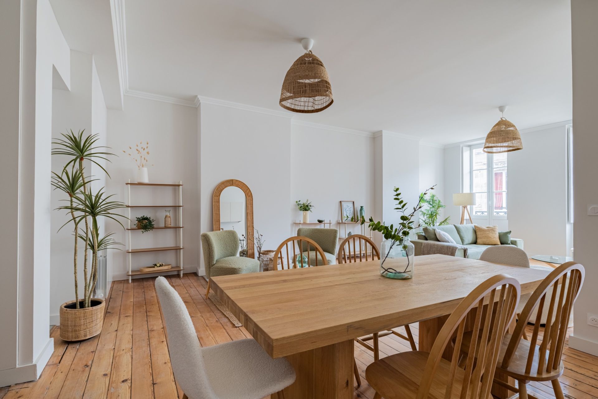 luxury apartment 4 Rooms for sale on BORDEAUX (33000)