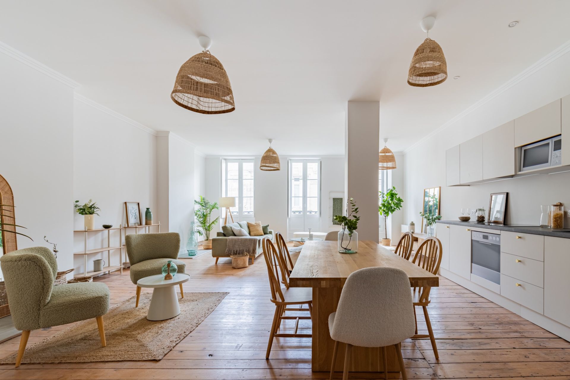 luxury apartment 4 Rooms for sale on BORDEAUX (33000)