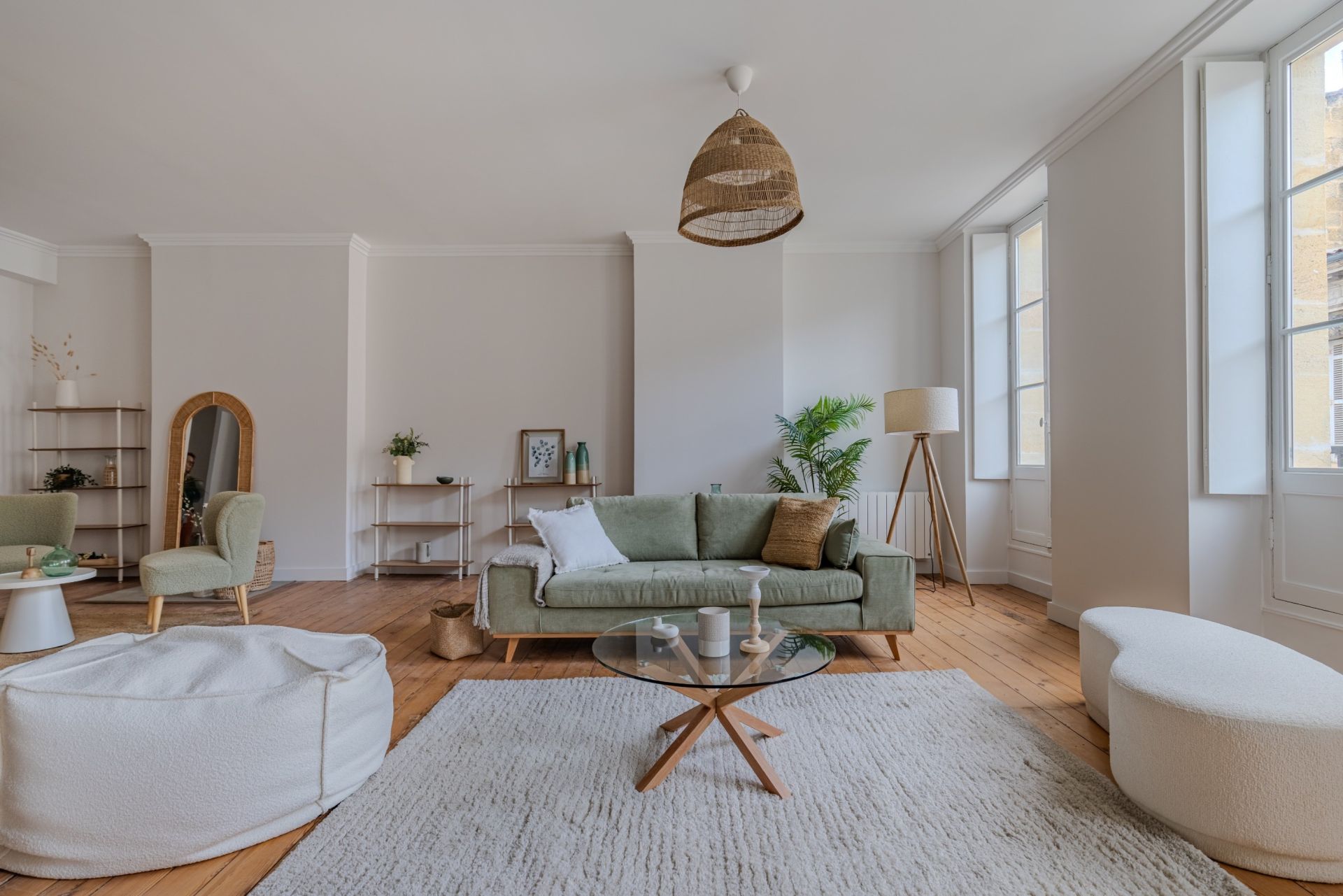 luxury apartment 4 Rooms for sale on BORDEAUX (33000)