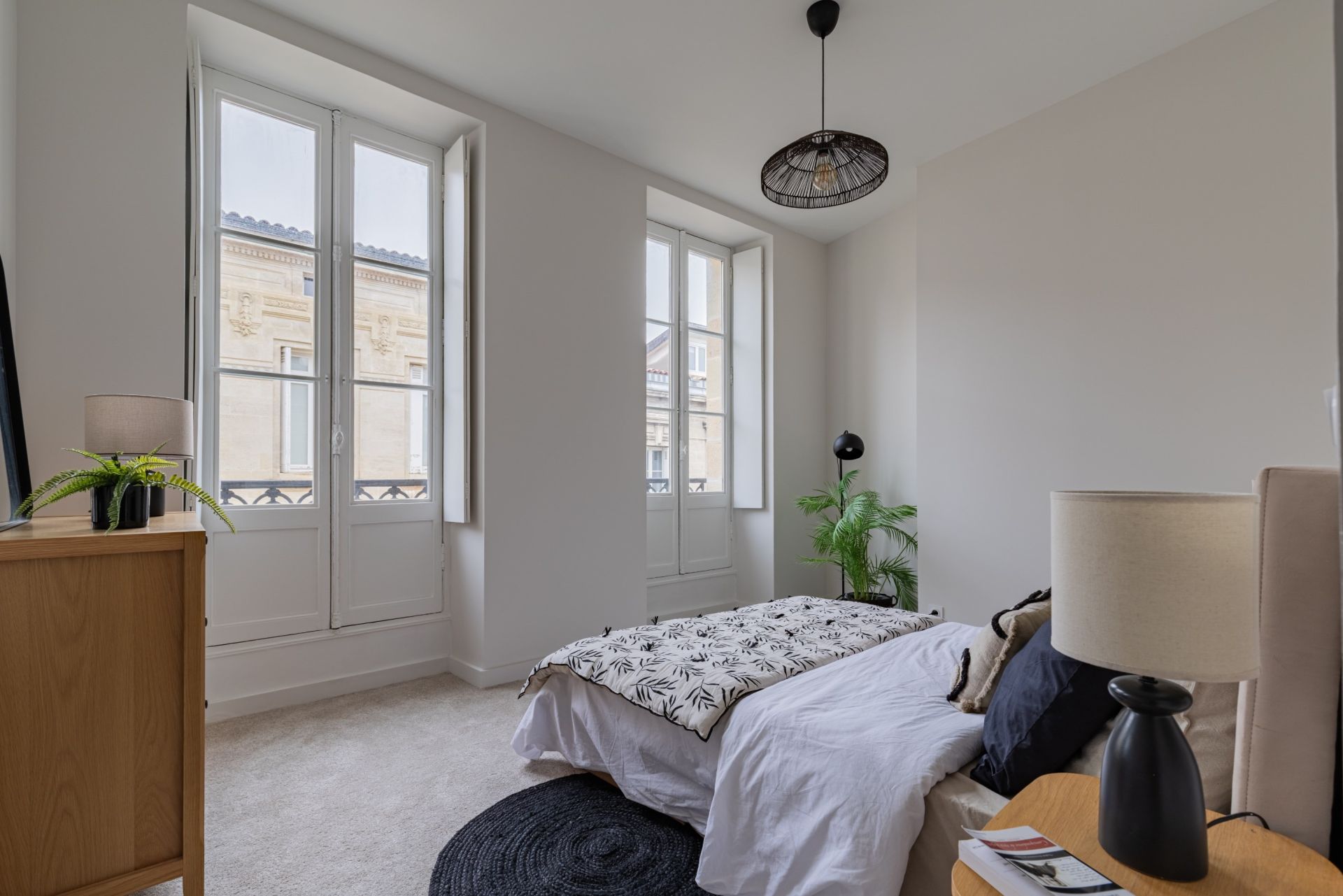 luxury apartment 4 Rooms for sale on BORDEAUX (33000)