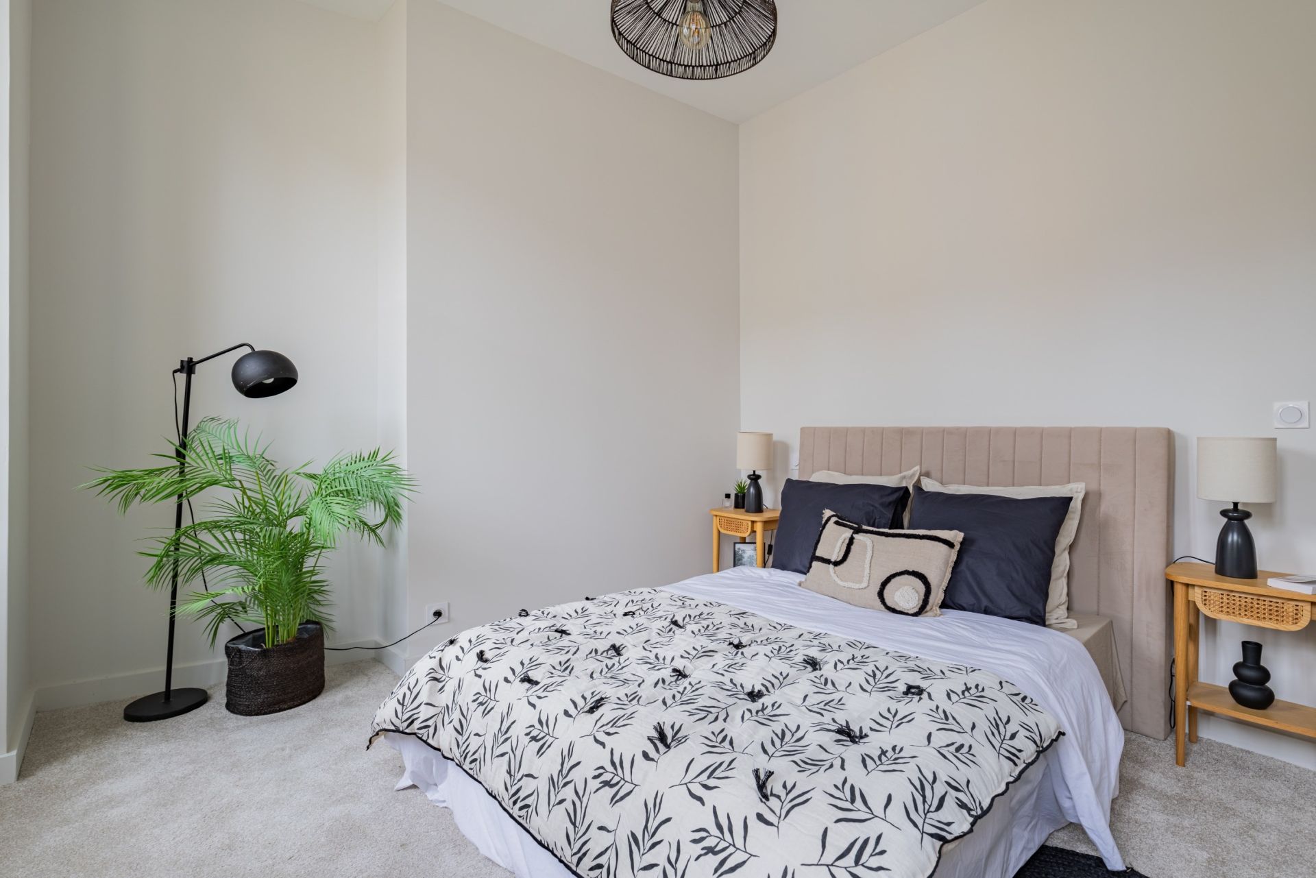 luxury apartment 4 Rooms for sale on BORDEAUX (33000)