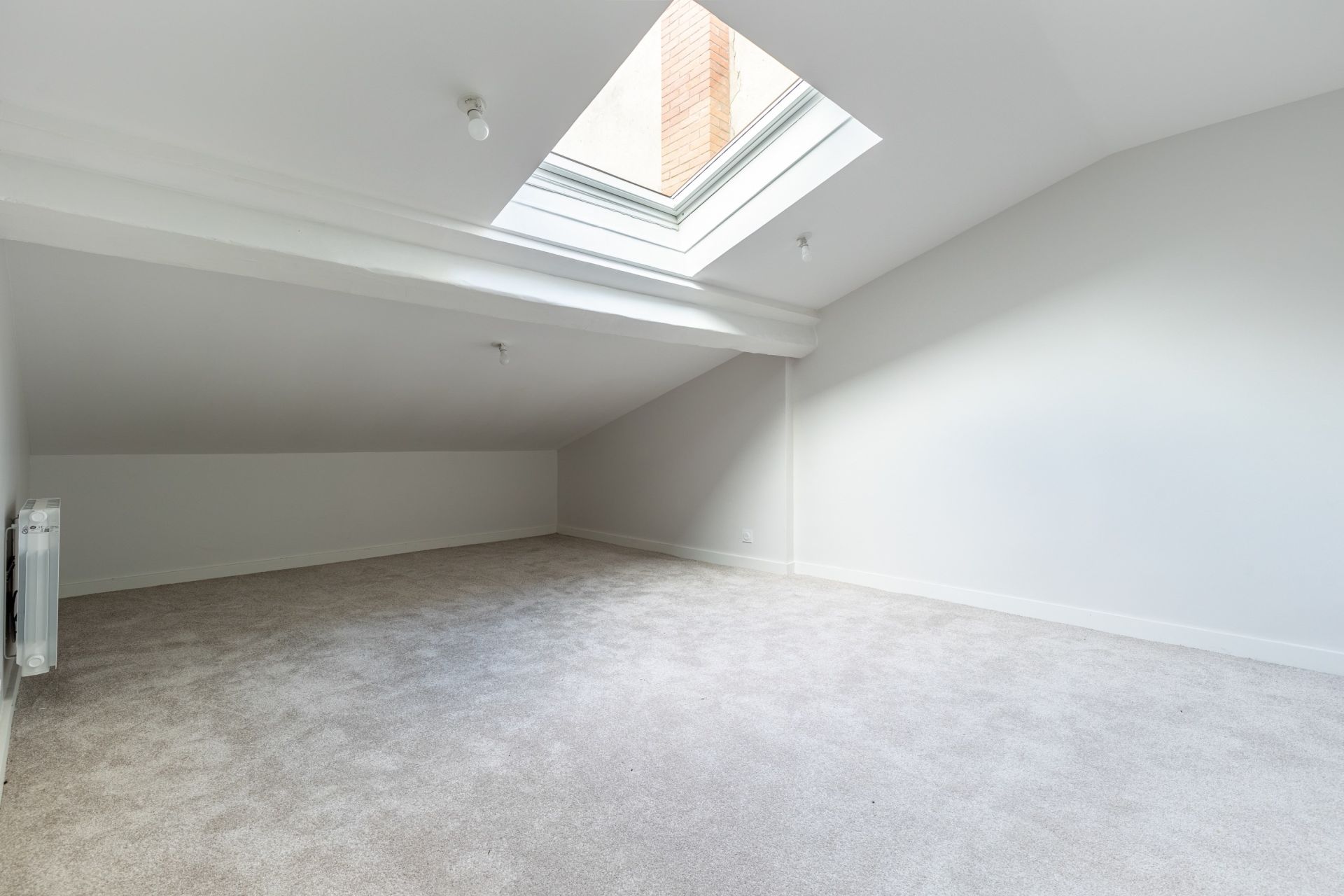 luxury apartment 4 Rooms for sale on BORDEAUX (33000)