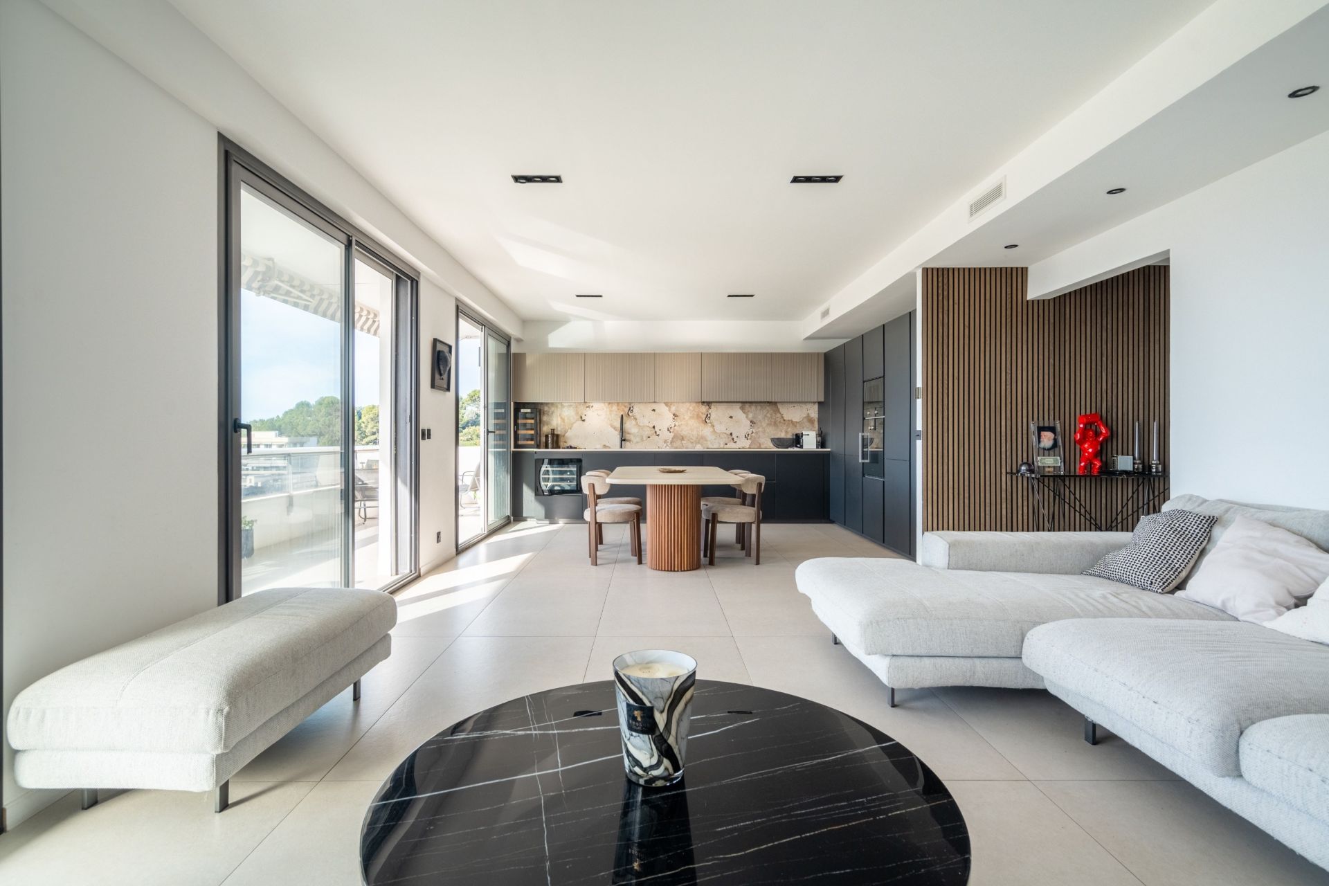 luxury apartment 3 Rooms for sale on MARSEILLE (13008)