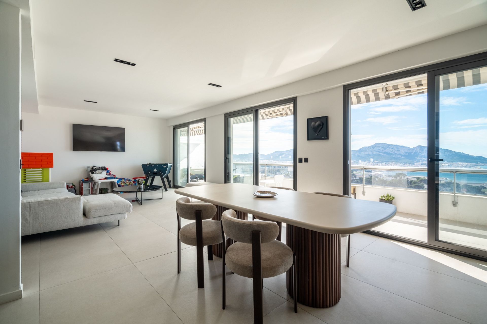 luxury apartment 3 Rooms for sale on MARSEILLE (13008)