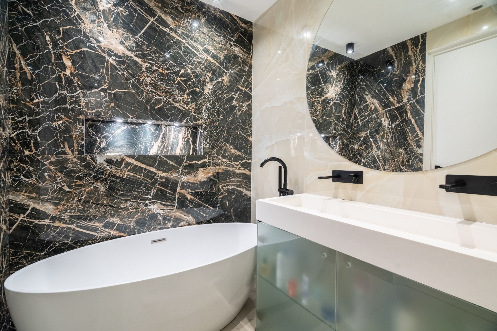 luxury apartment 3 Rooms for sale on MARSEILLE (13008)