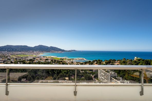 Sale Luxury apartment Marseille 8 3 Rooms 111 m²
