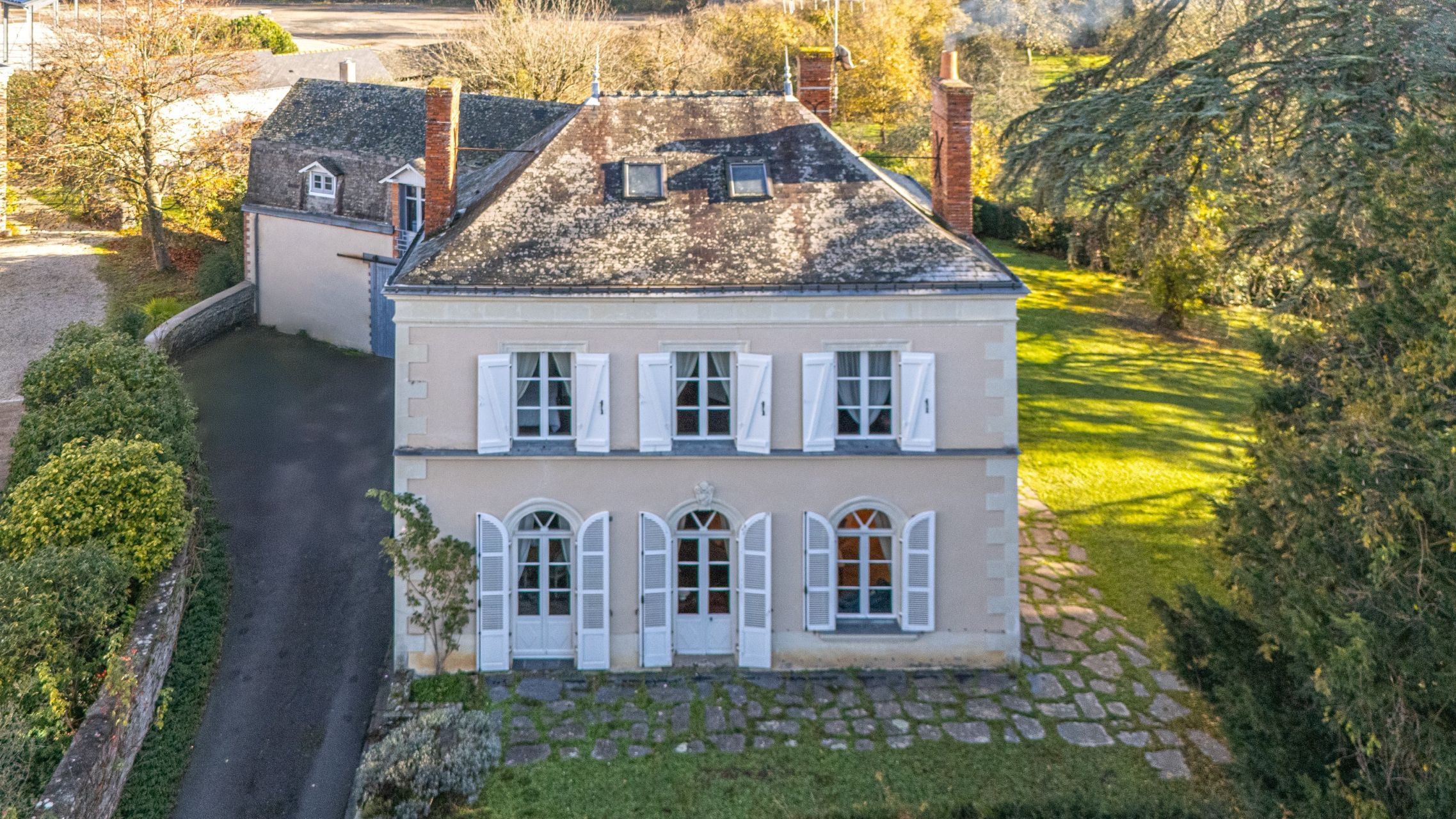 maison de luxe 13 Pièces en vente sur SEGRE EN ANJOU BLEU (49500)