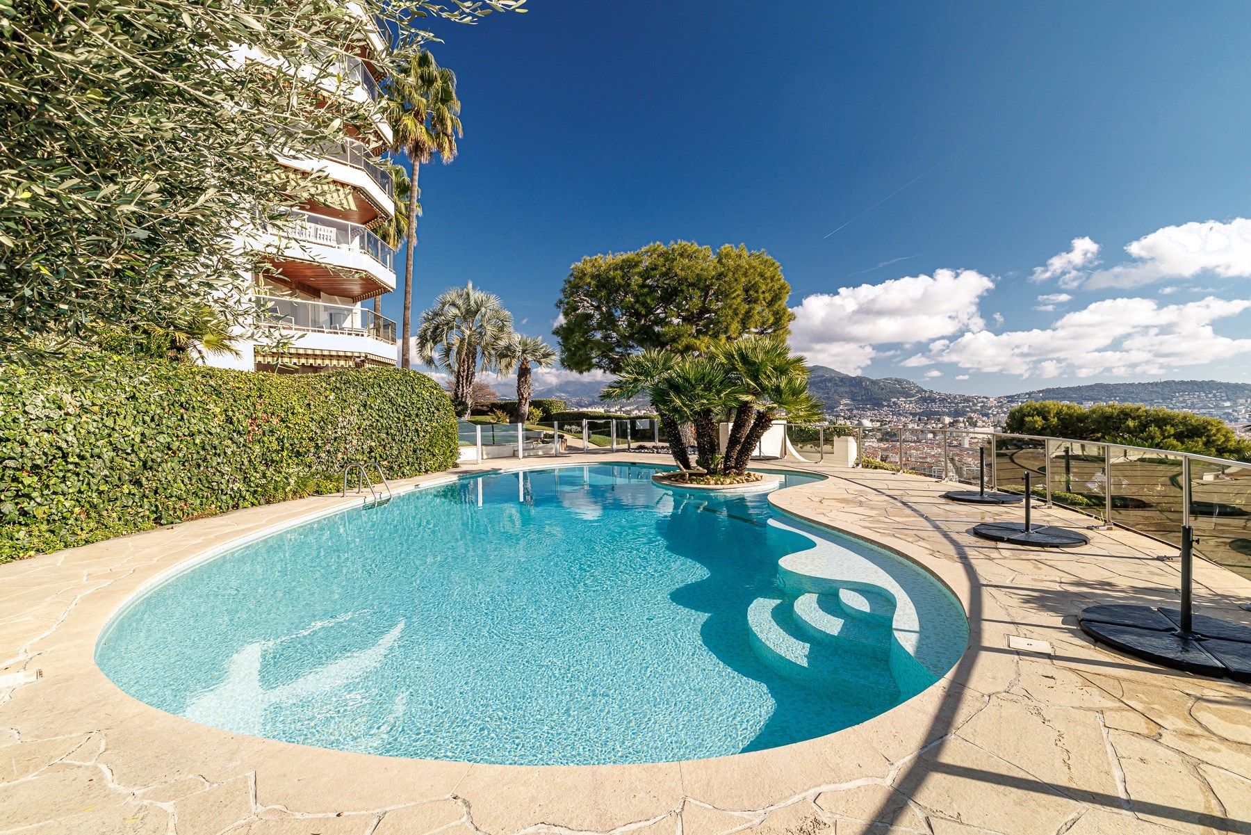 luxury apartment 2 Rooms for sale on NICE (06000)