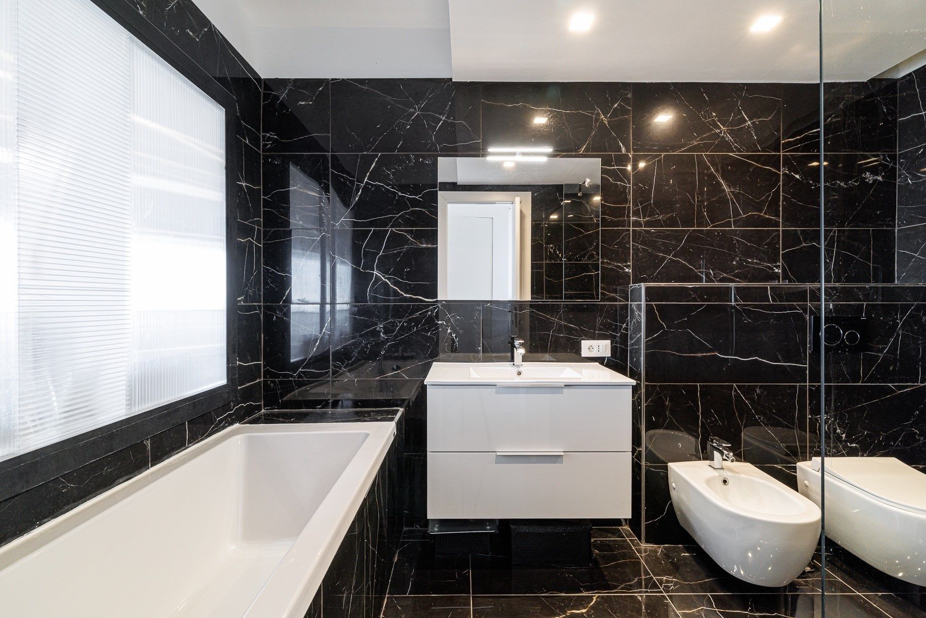 luxury apartment 2 Rooms for sale on NICE (06000)