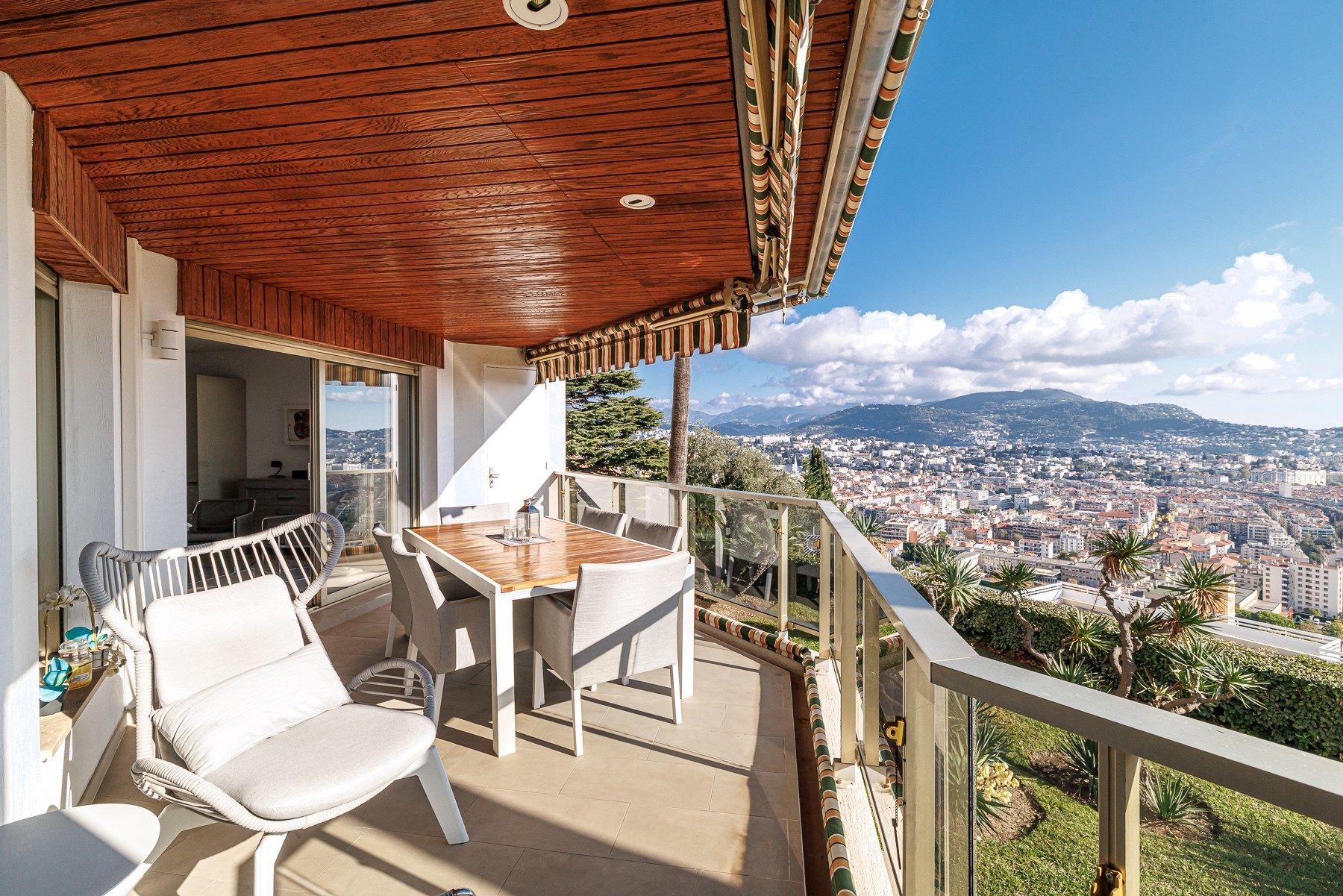 luxury apartment 2 Rooms for sale on NICE (06000)