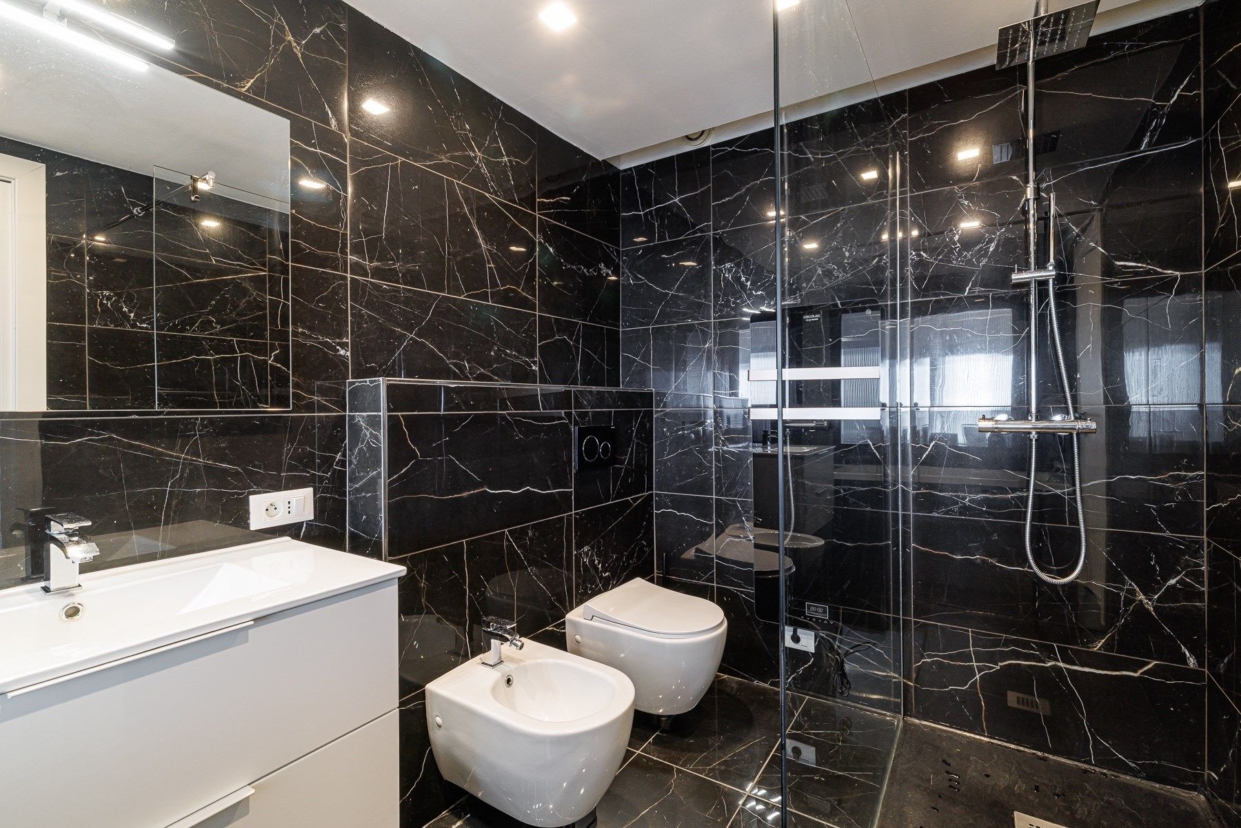 luxury apartment 2 Rooms for sale on NICE (06000)