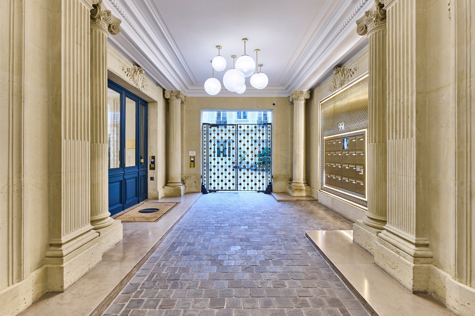 luxury apartment 2 Rooms for sale on PARIS (75008)