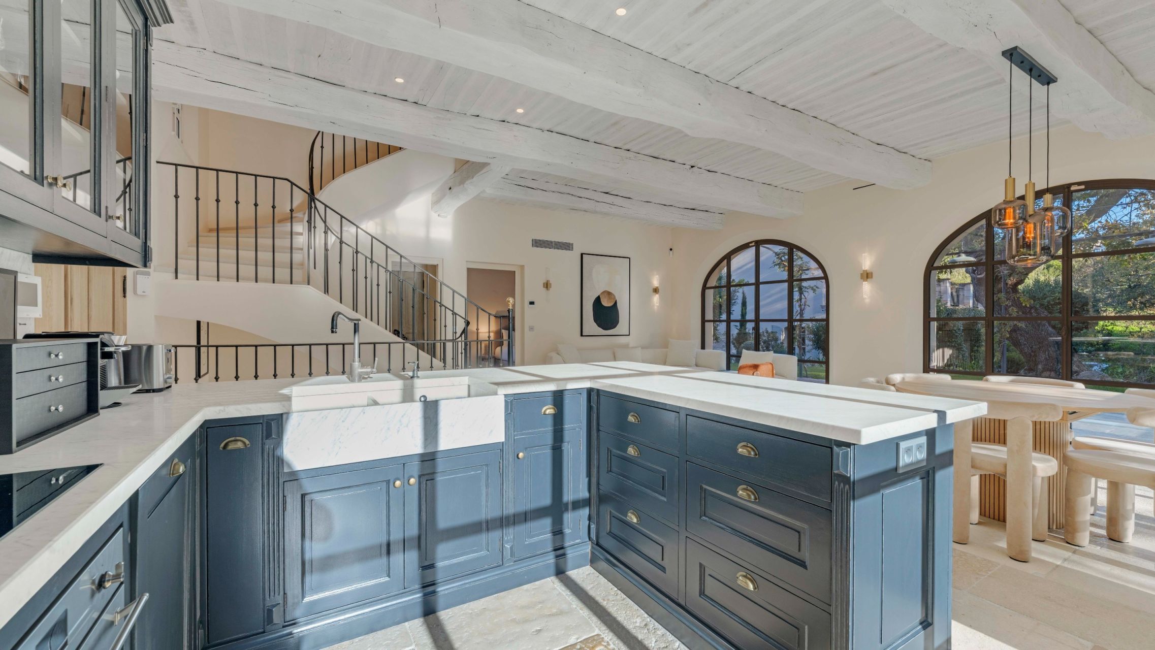 luxury villa 15 Rooms for sale on ST TROPEZ (83990)