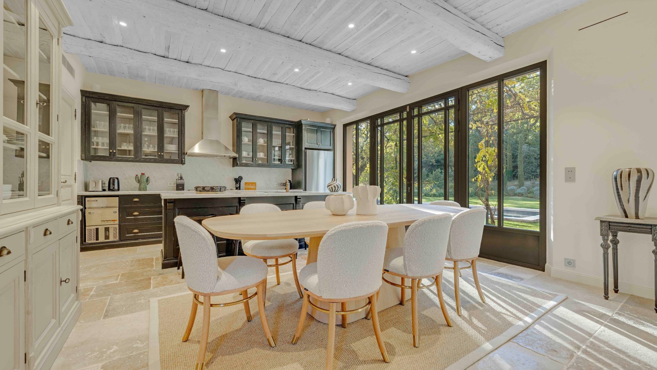 luxury villa 15 Rooms for sale on ST TROPEZ (83990)