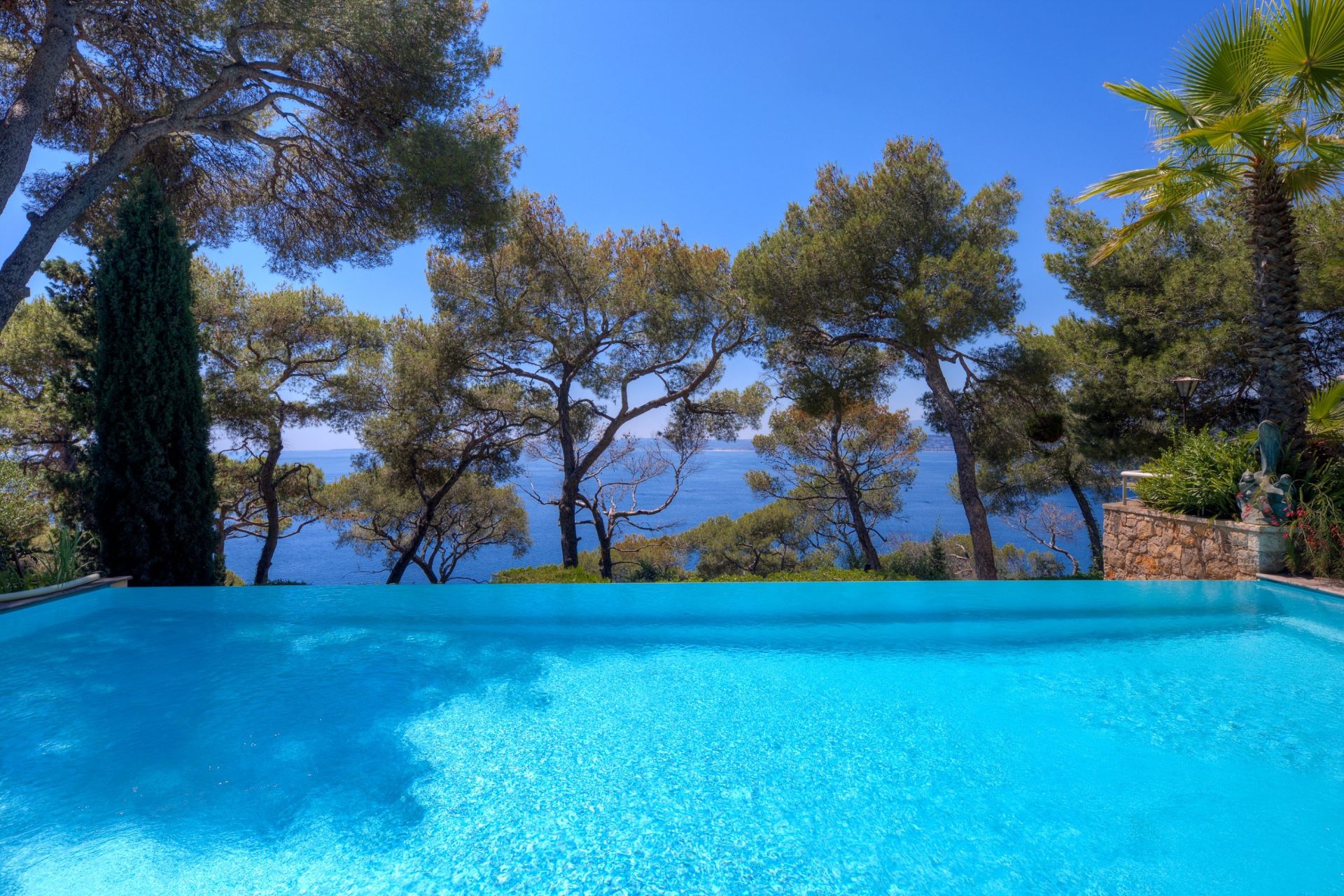 luxury provencale house 9 Rooms for sale on ST JEAN CAP FERRAT (06230)