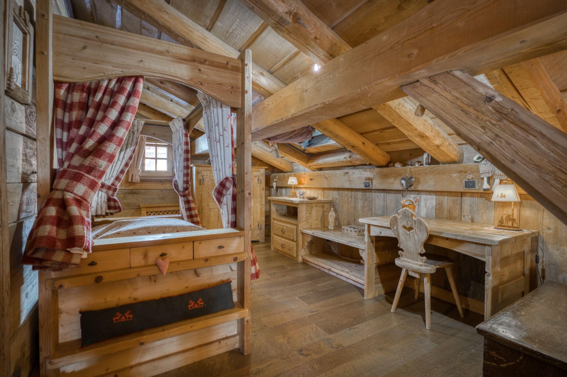 luxury chalet 9 Rooms for sale on MEGEVE (74120)