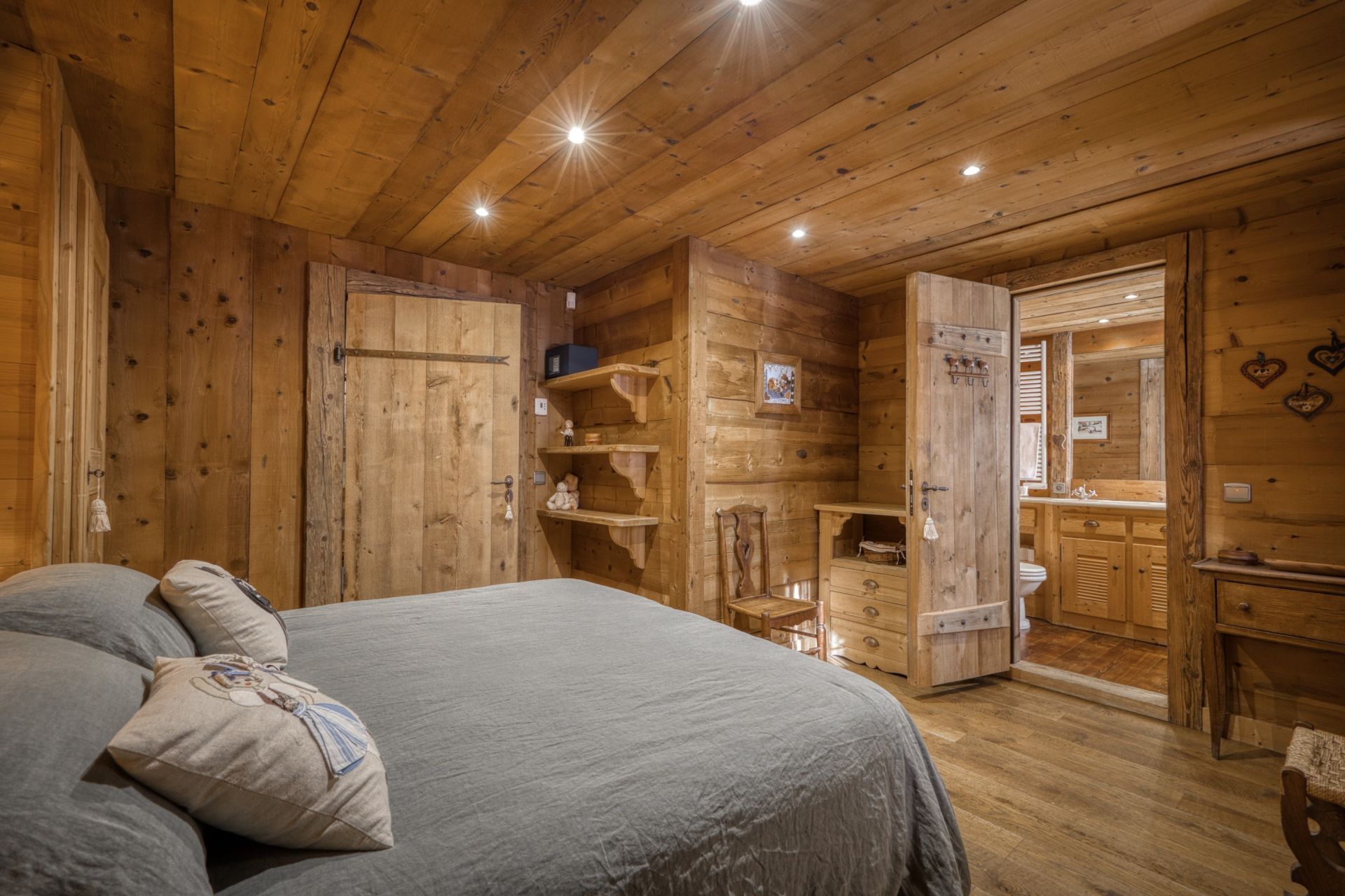 luxury chalet 9 Rooms for sale on MEGEVE (74120)