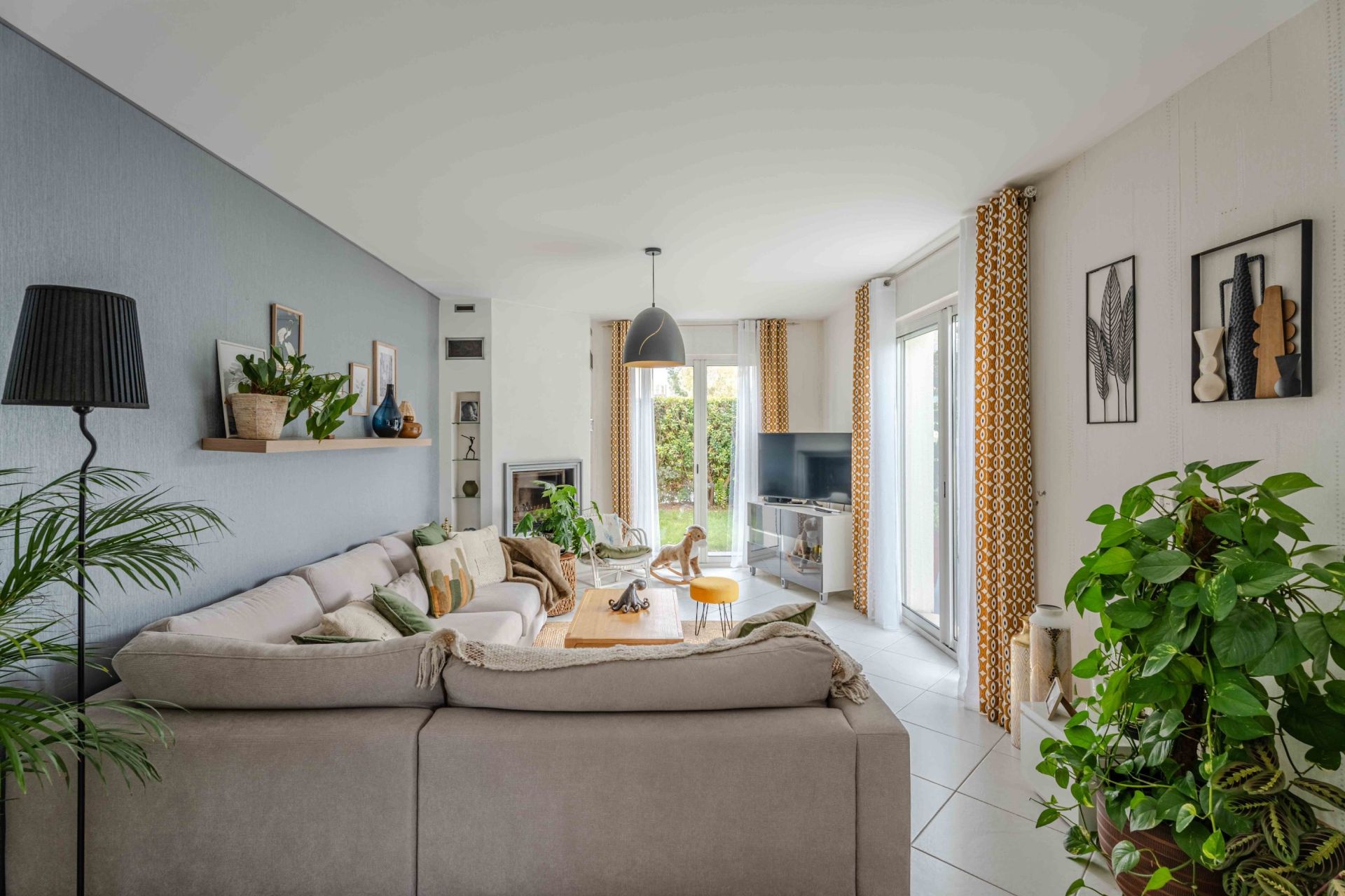 luxury house 8 Rooms for sale on BERNIERES SUR MER (14990)