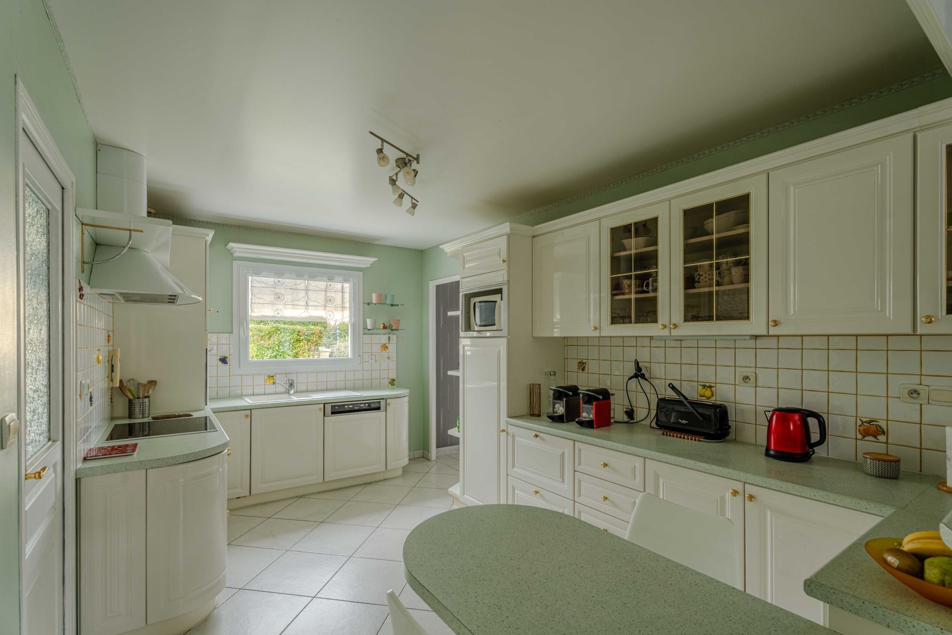 luxury house 8 Rooms for sale on BERNIERES SUR MER (14990)