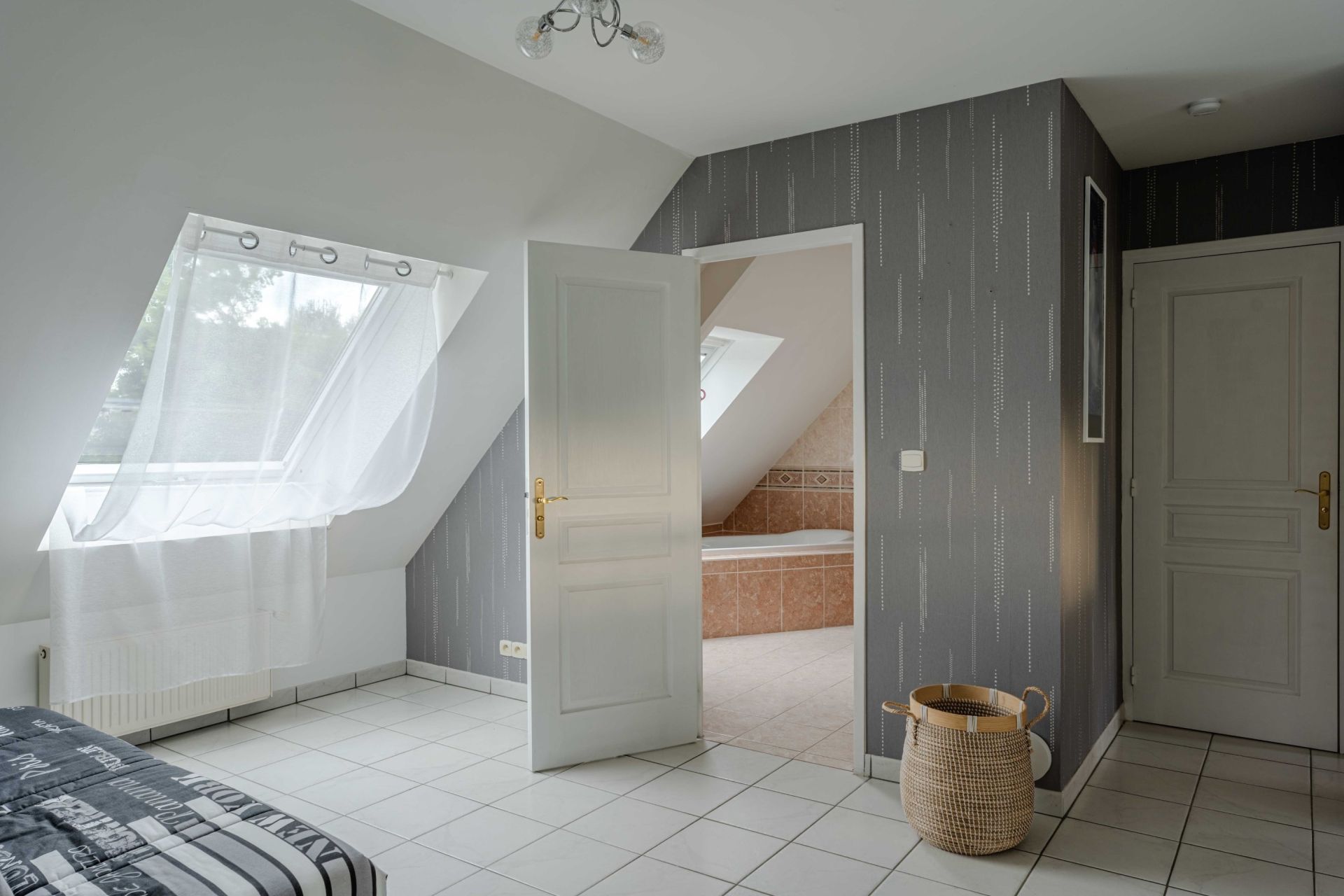 luxury house 8 Rooms for sale on BERNIERES SUR MER (14990)