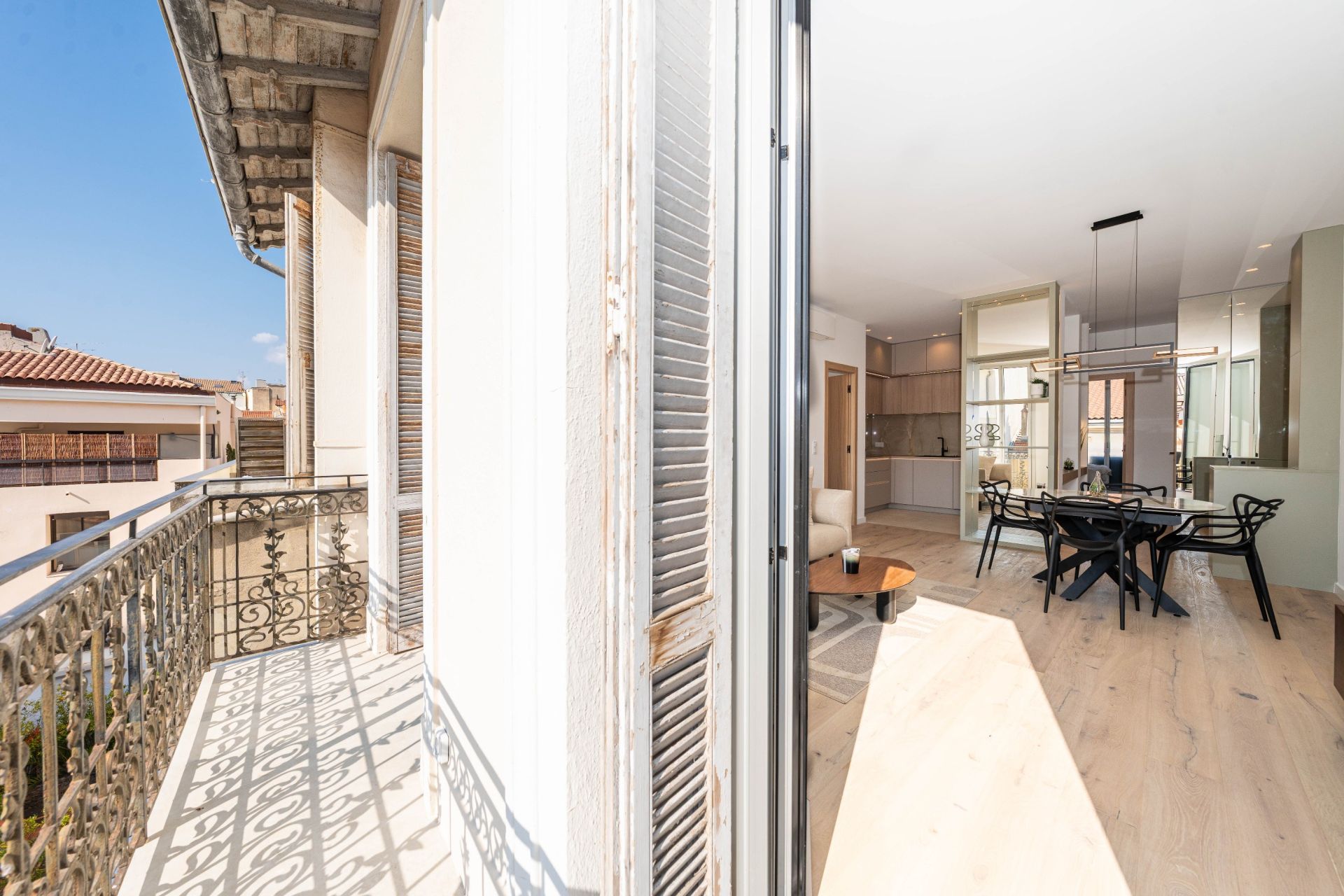 luxury apartment 4 Rooms for sale on CANNES (06400)