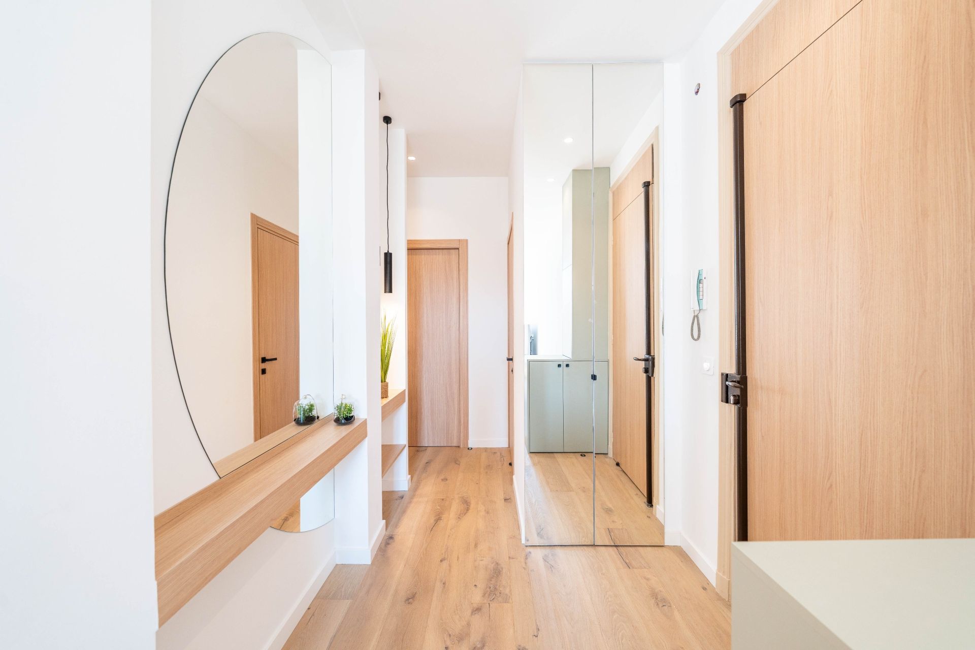 luxury apartment 4 Rooms for sale on CANNES (06400)