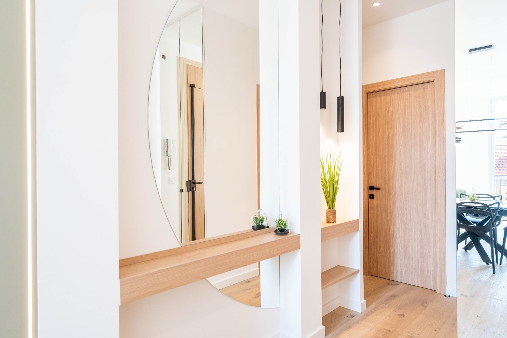 luxury apartment 4 Rooms for sale on CANNES (06400)