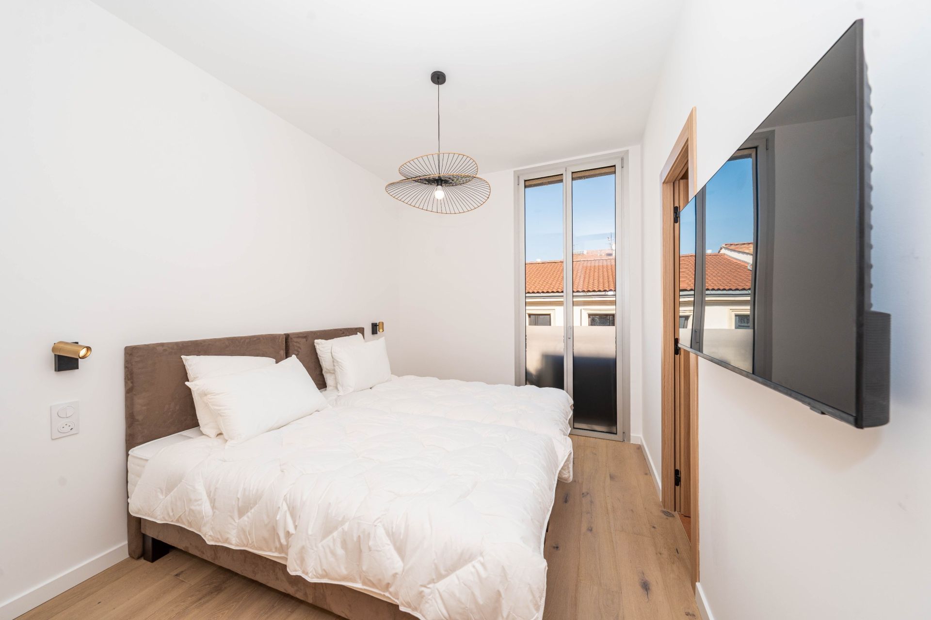 luxury apartment 4 Rooms for sale on CANNES (06400)