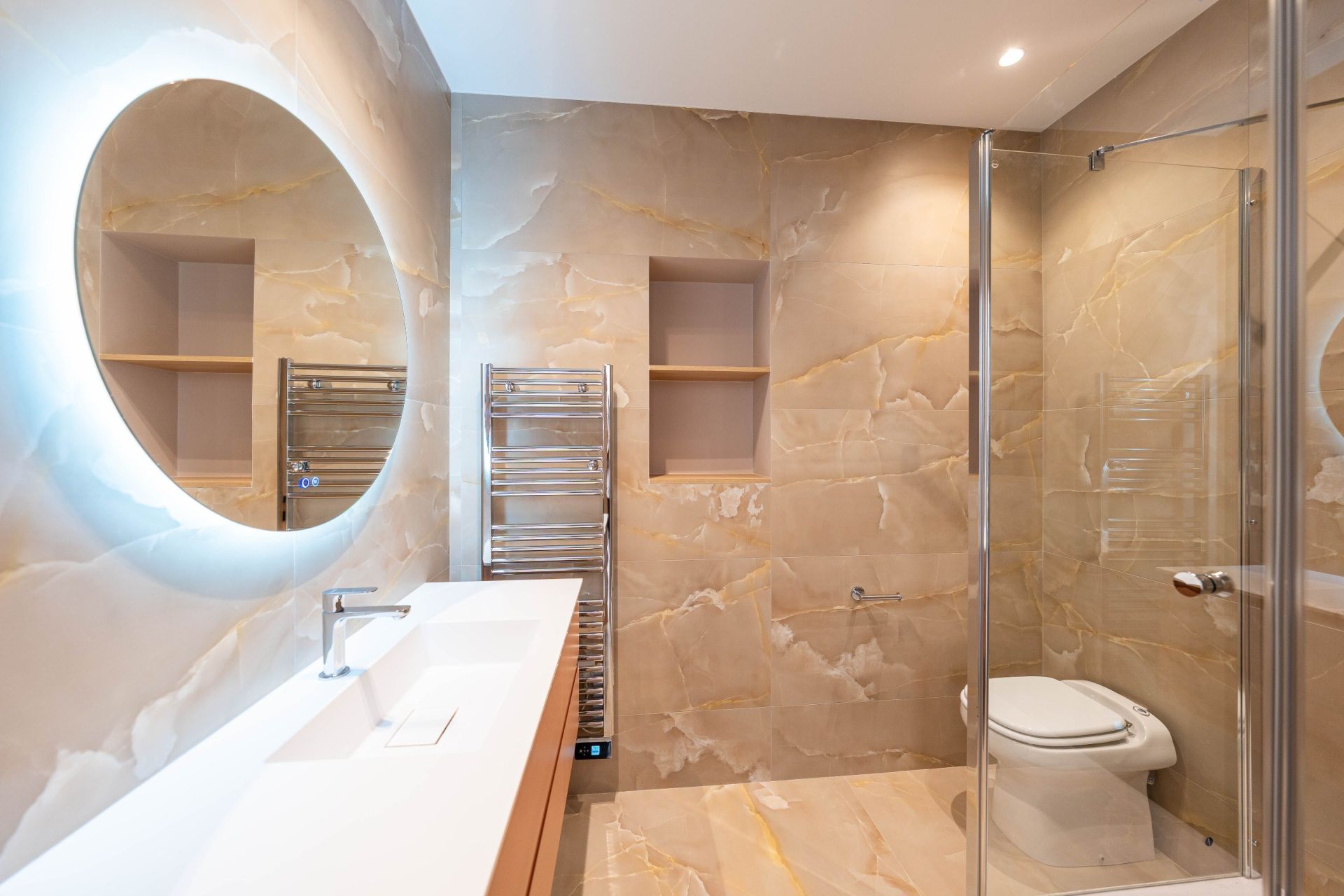 luxury apartment 4 Rooms for sale on CANNES (06400)