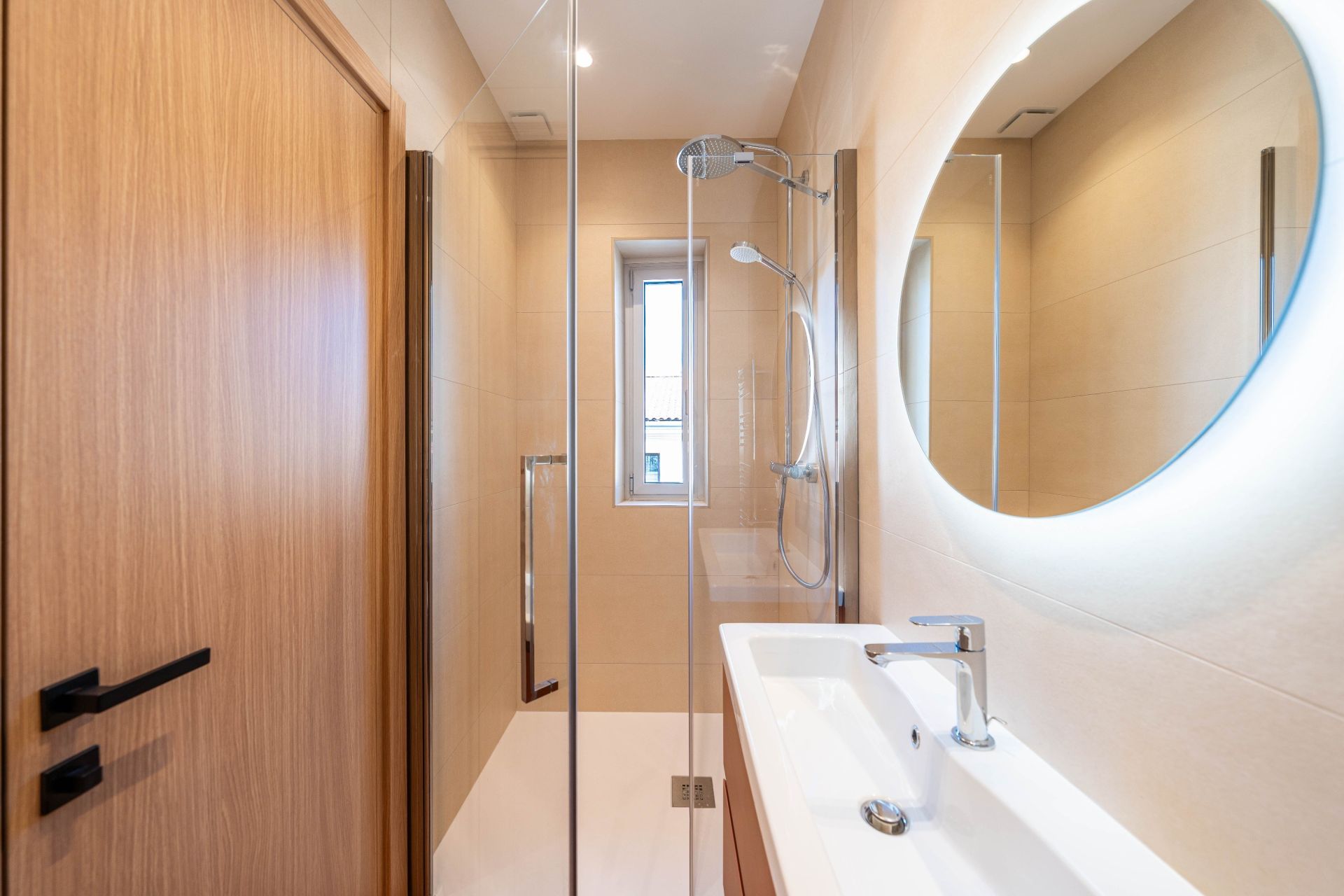 luxury apartment 4 Rooms for sale on CANNES (06400)