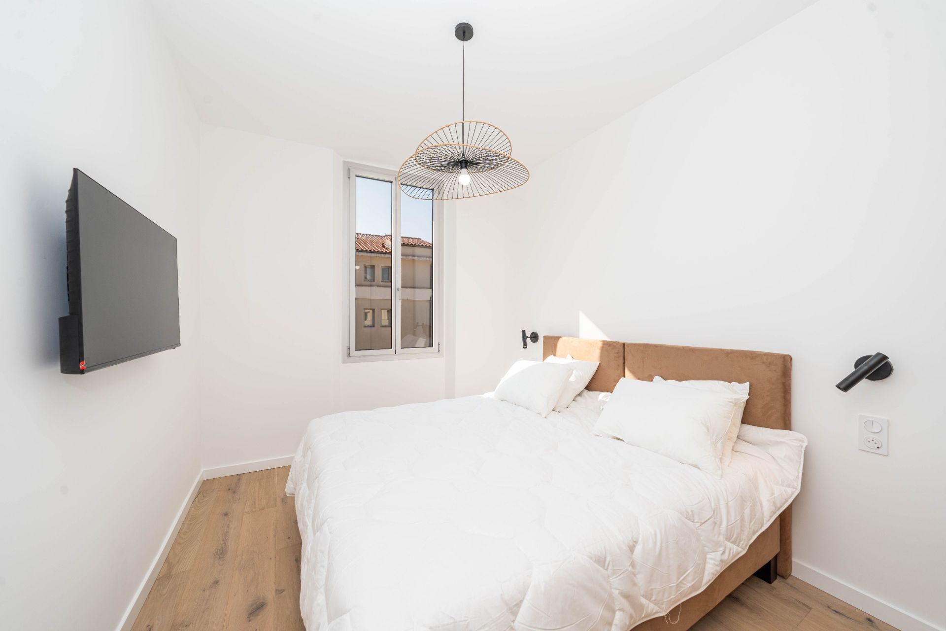 luxury apartment 4 Rooms for sale on CANNES (06400)
