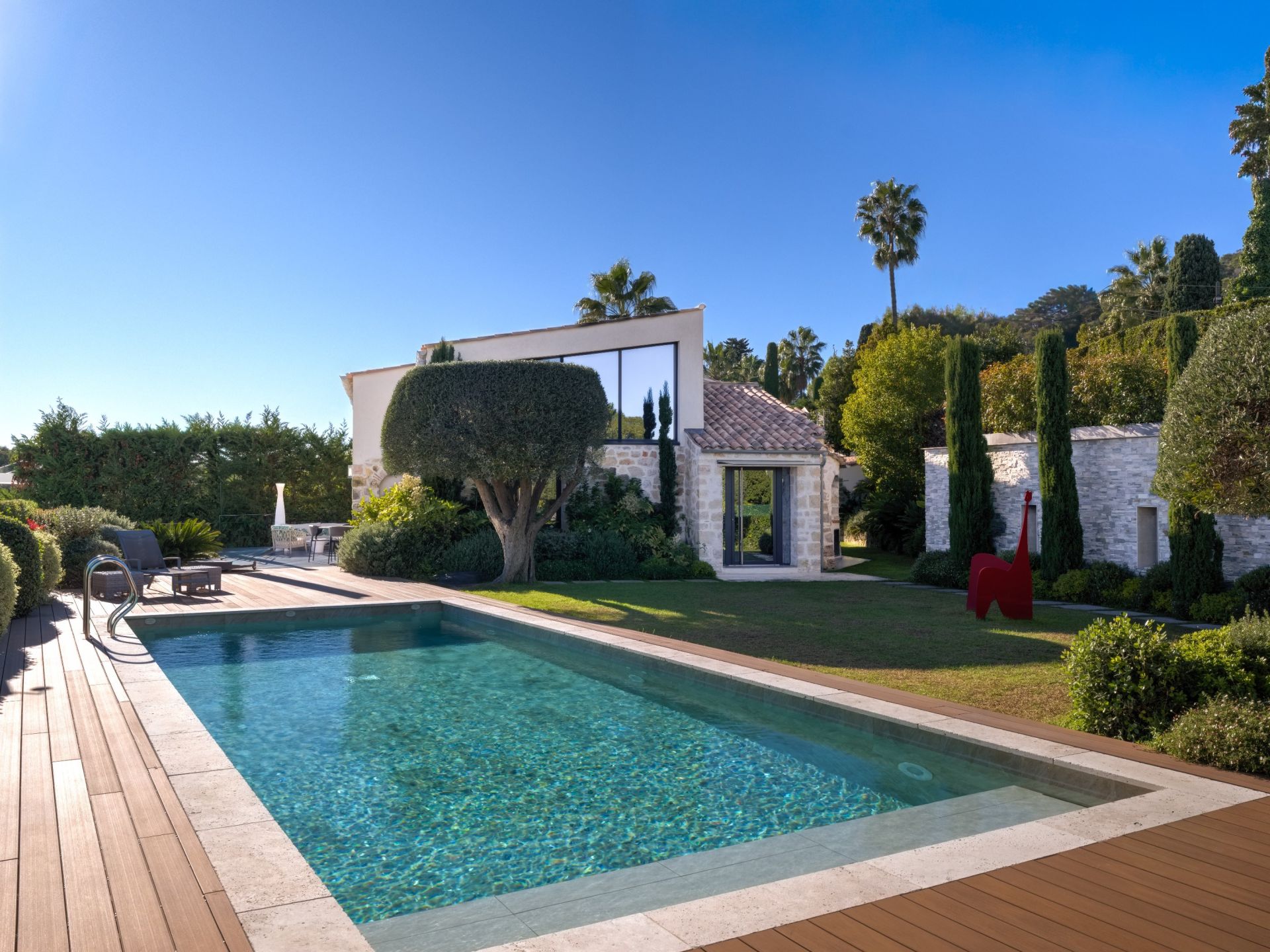luxury villa 5 Rooms for sale on CANNES (06400)