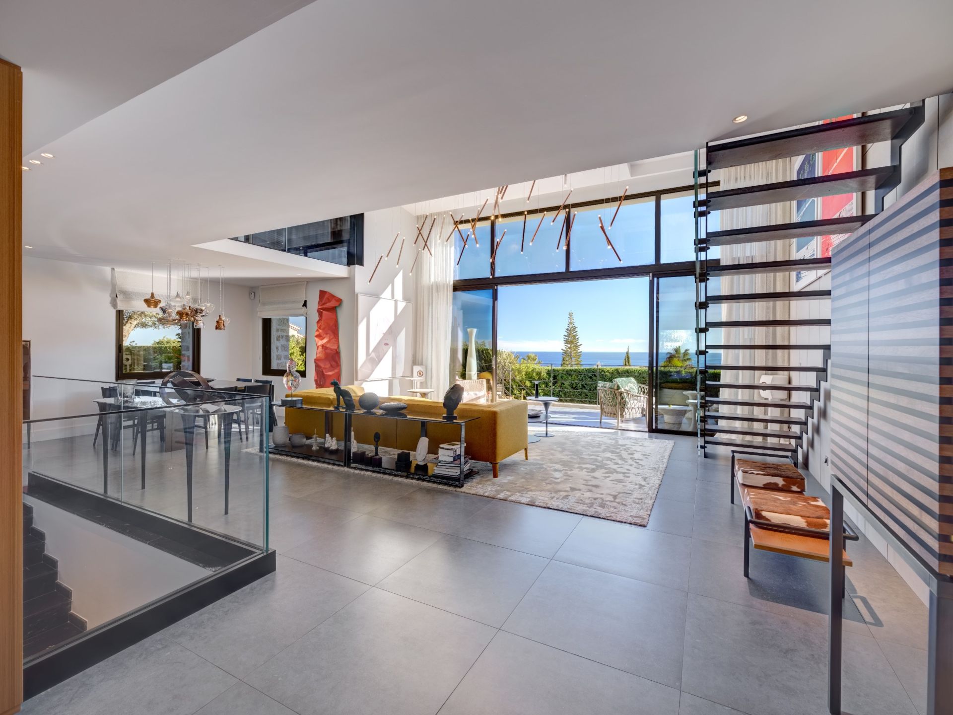 luxury villa 5 Rooms for sale on CANNES (06400)