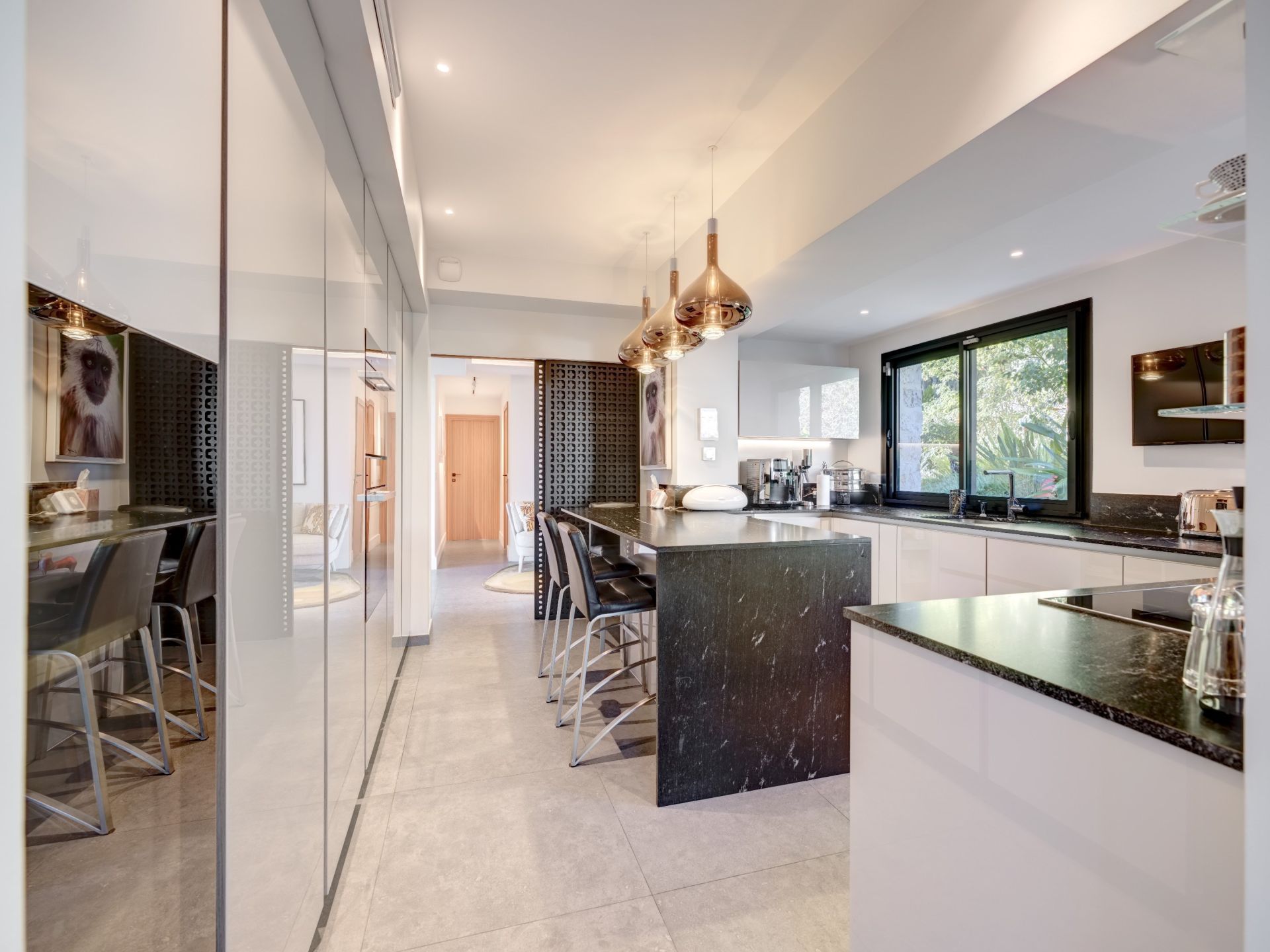 luxury villa 5 Rooms for sale on CANNES (06400)