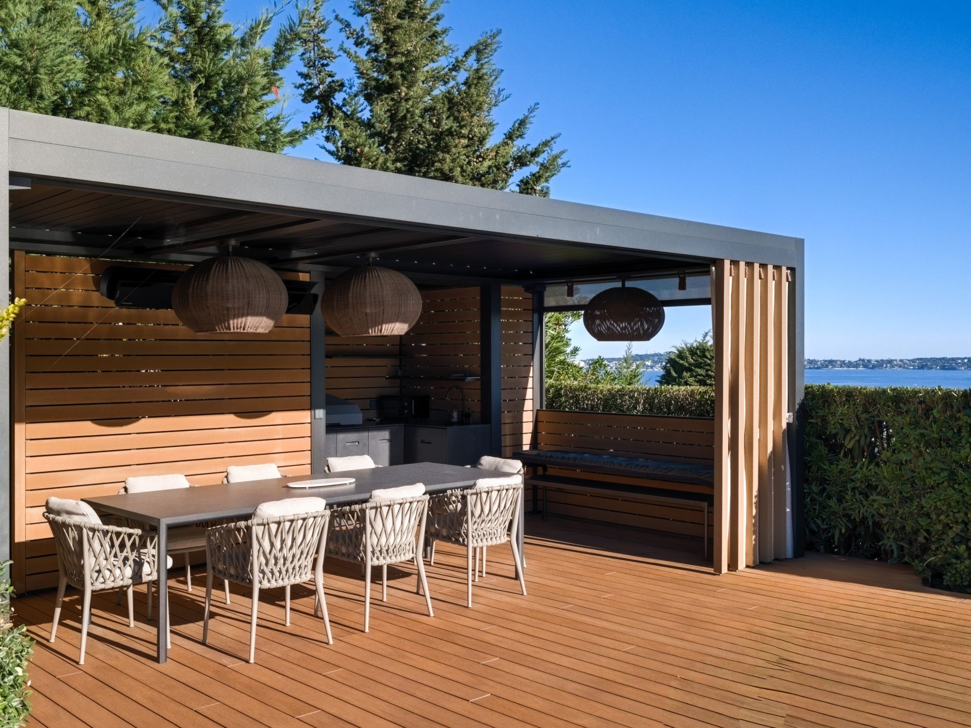 luxury villa 5 Rooms for sale on CANNES (06400)
