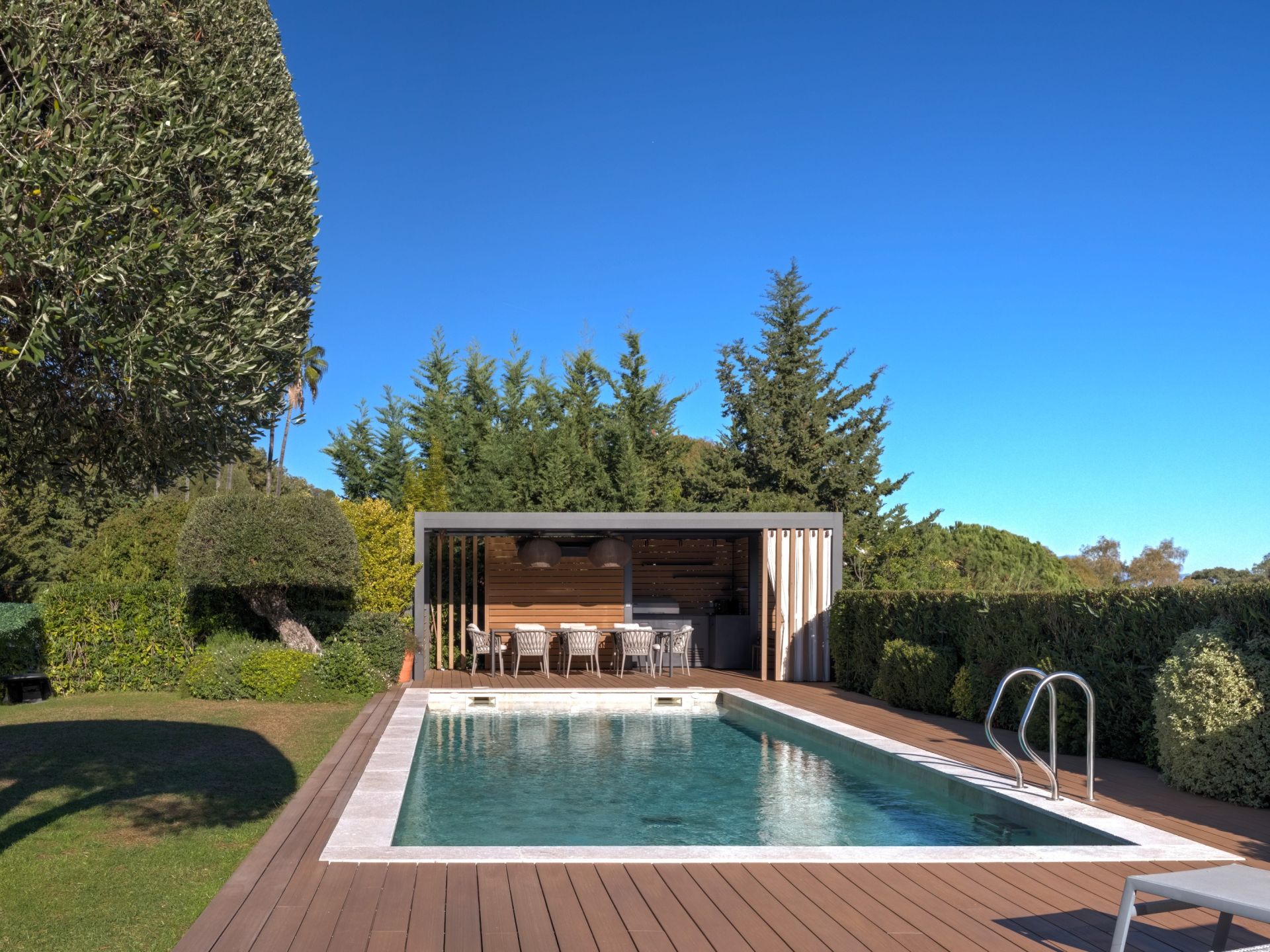 luxury villa 5 Rooms for sale on CANNES (06400)