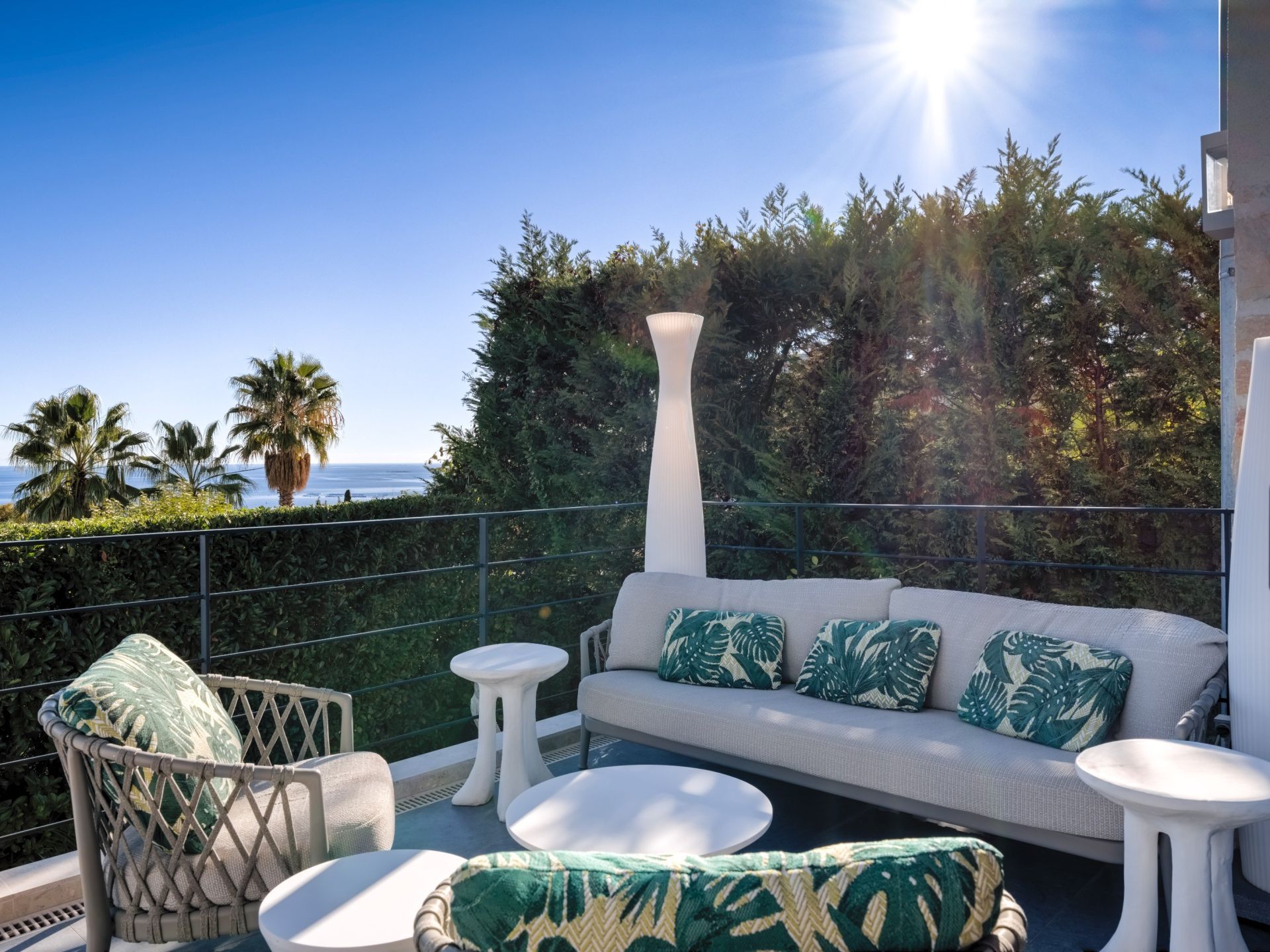 luxury villa 5 Rooms for sale on CANNES (06400)