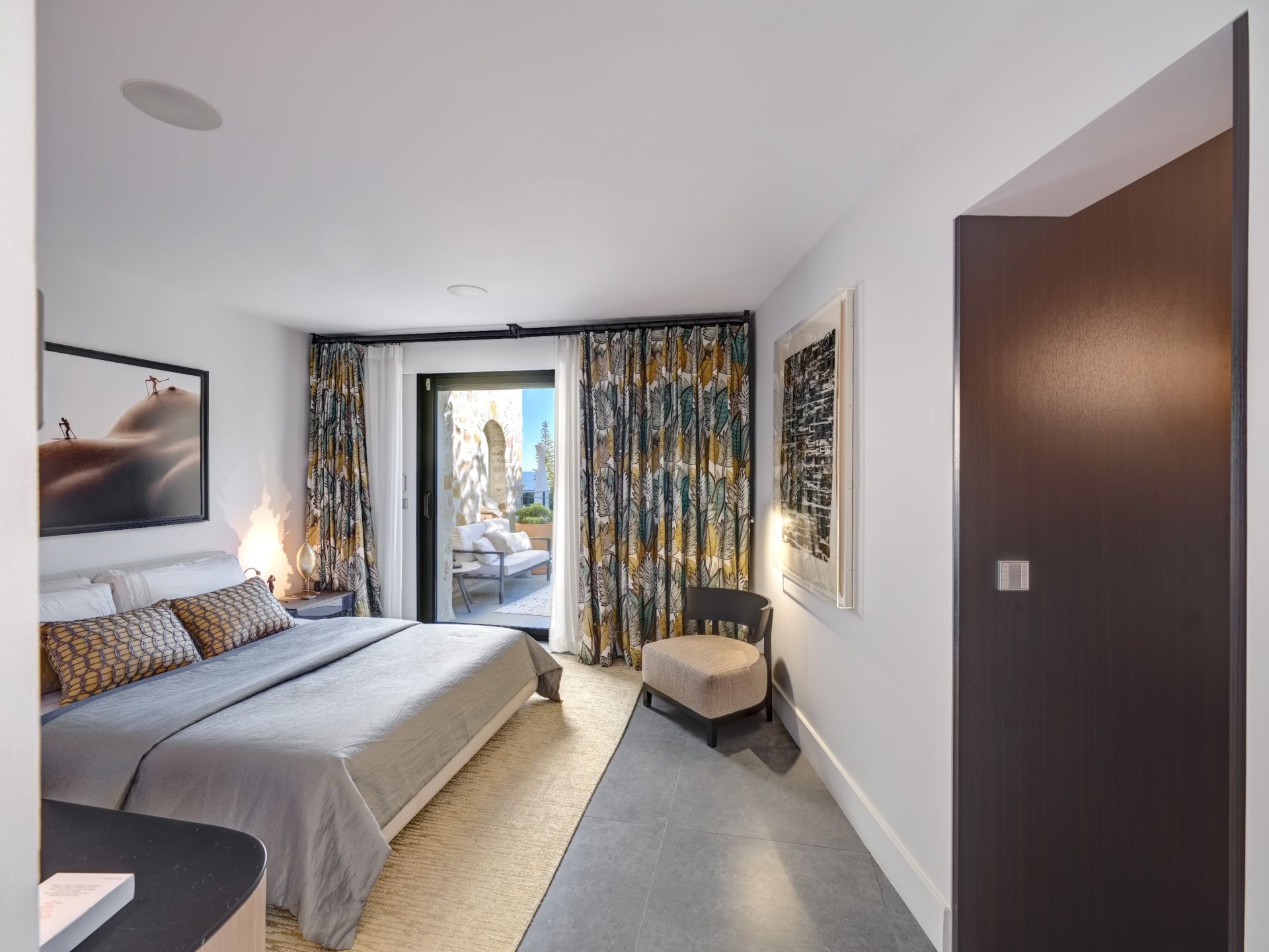 luxury villa 5 Rooms for sale on CANNES (06400)