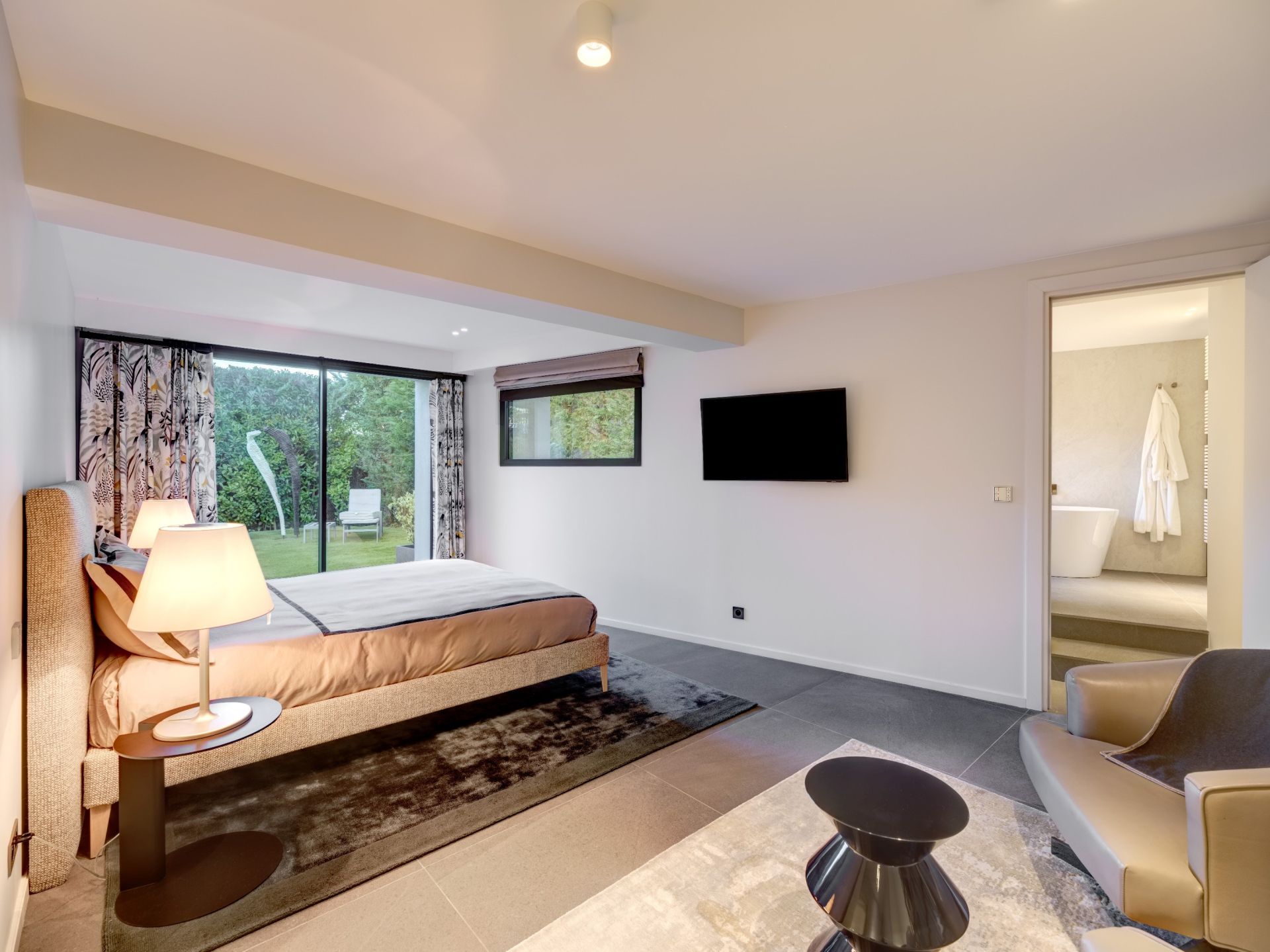 luxury villa 5 Rooms for sale on CANNES (06400)