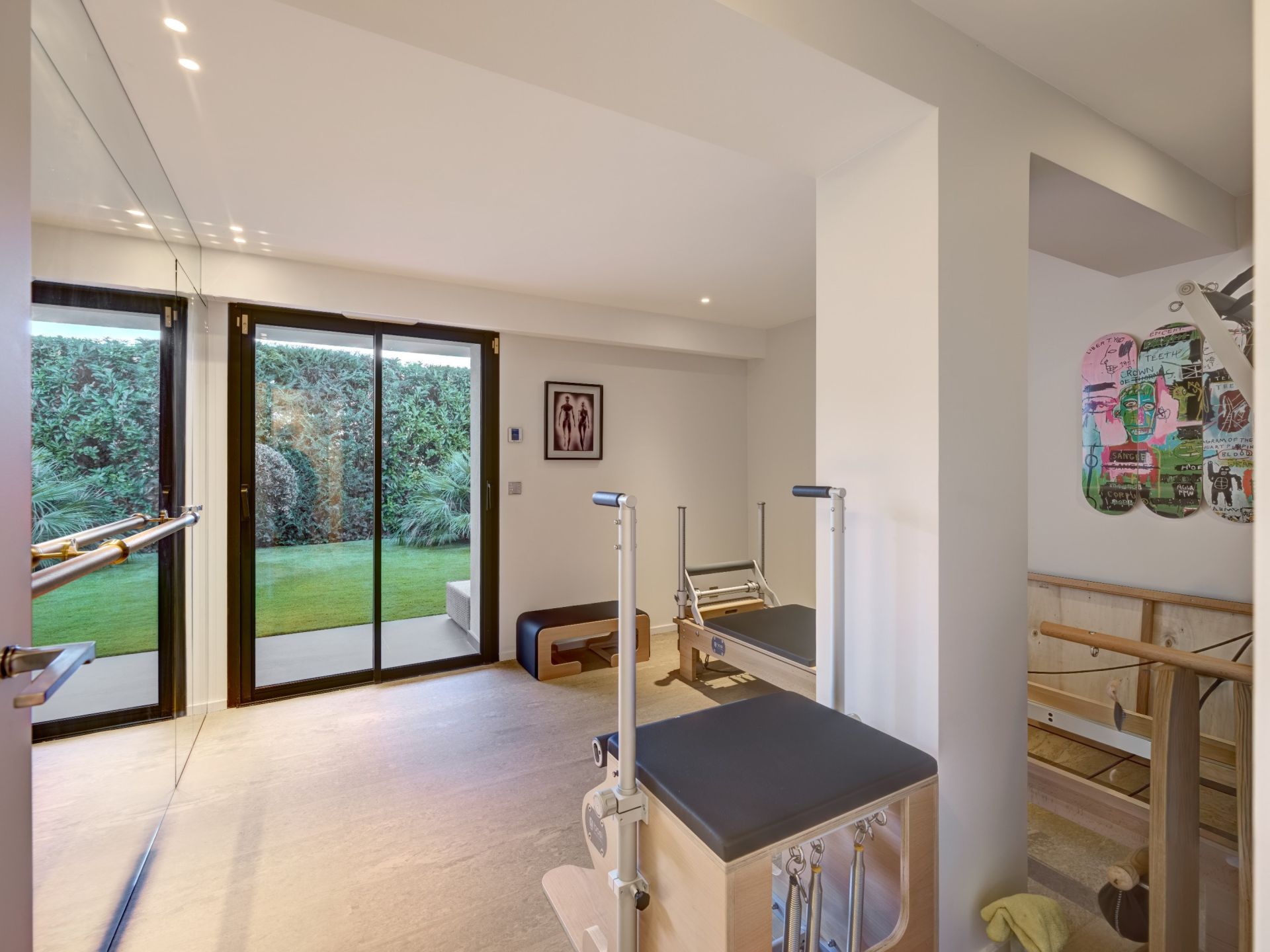 luxury villa 5 Rooms for sale on CANNES (06400)