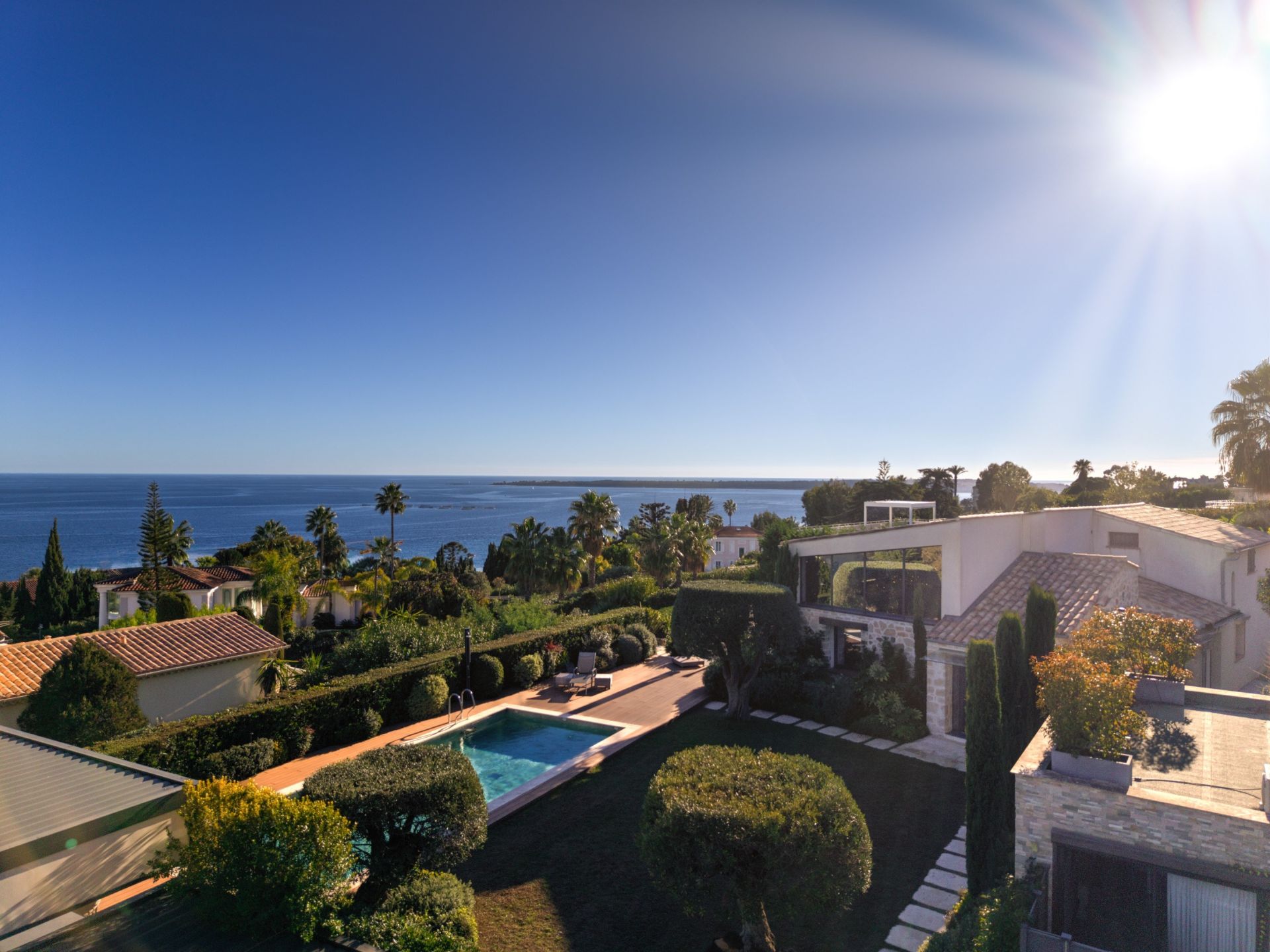 luxury villa 5 Rooms for sale on CANNES (06400)
