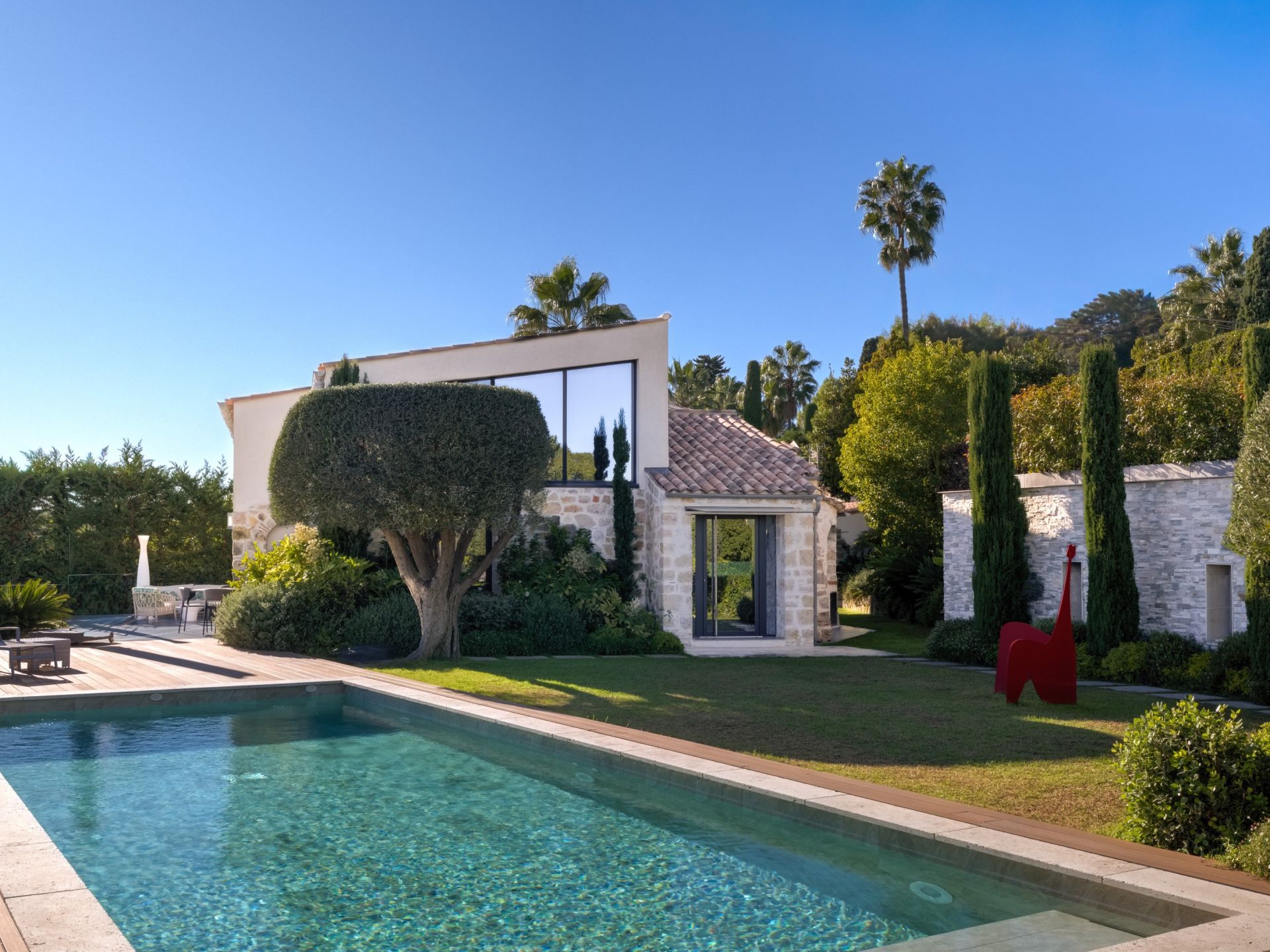 luxury villa 5 Rooms for sale on CANNES (06400)