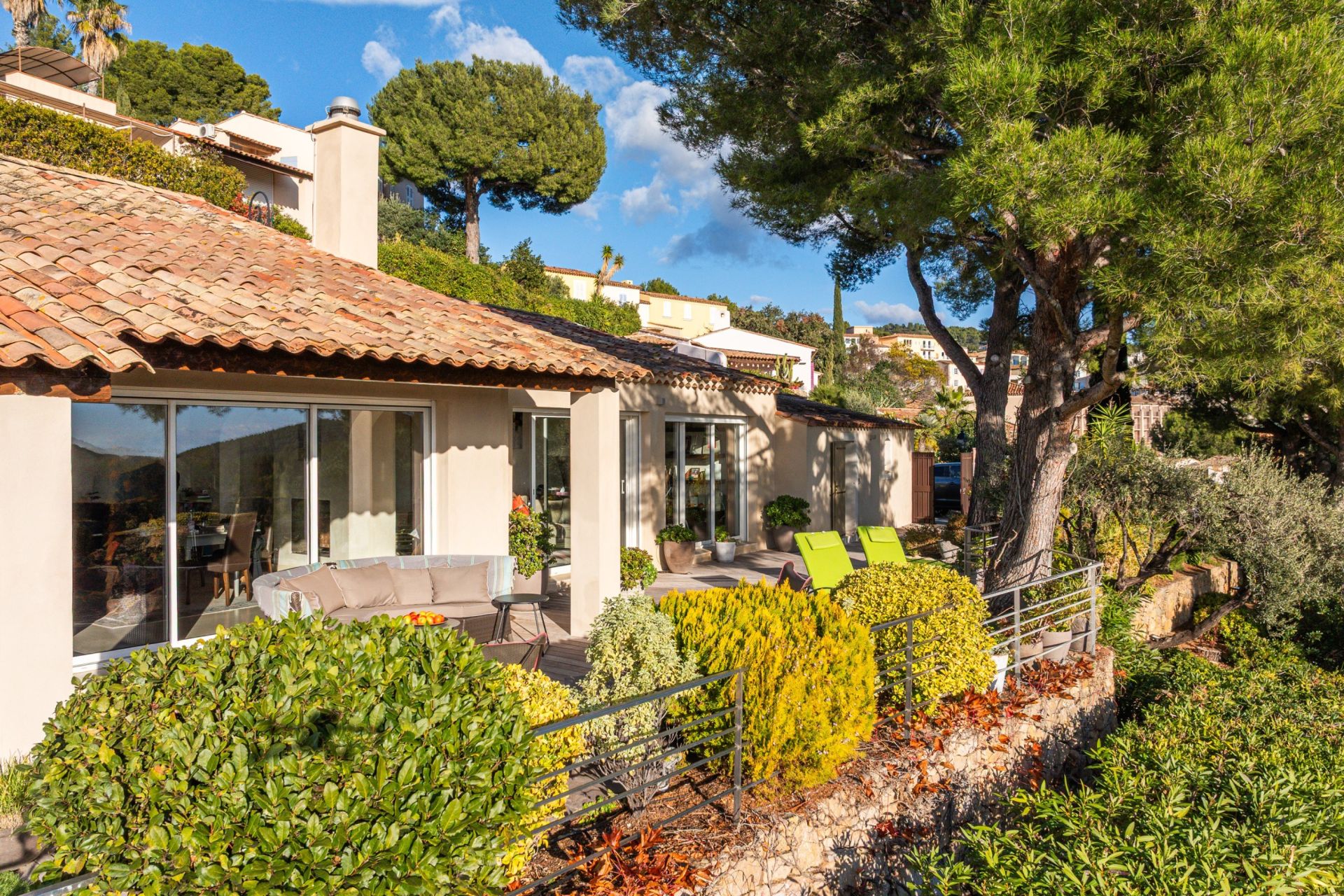 luxury house 5 Rooms for sale on ST CYR SUR MER (83270)