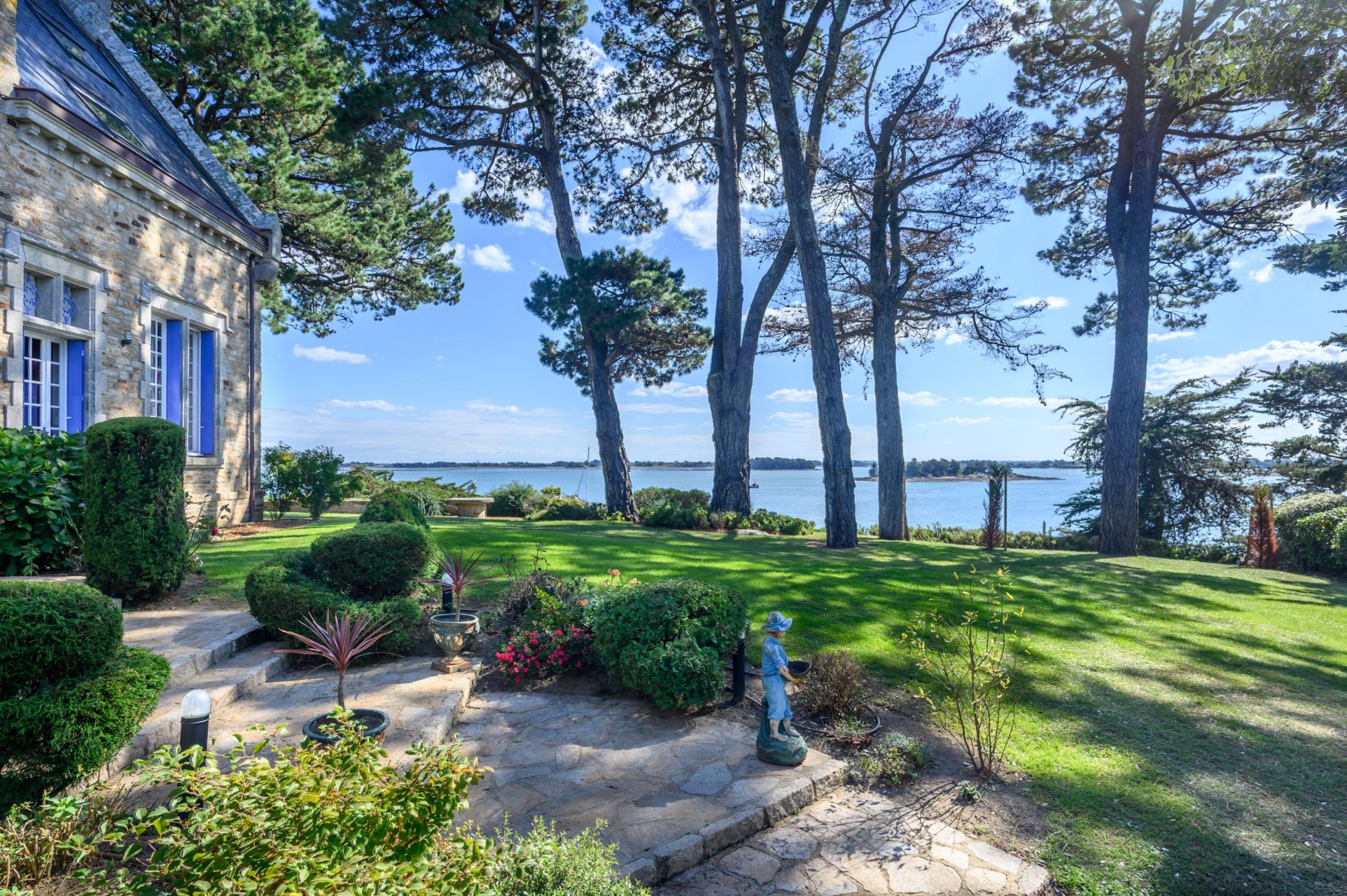 luxury house 6 Rooms for sale on ARRADON (56610)