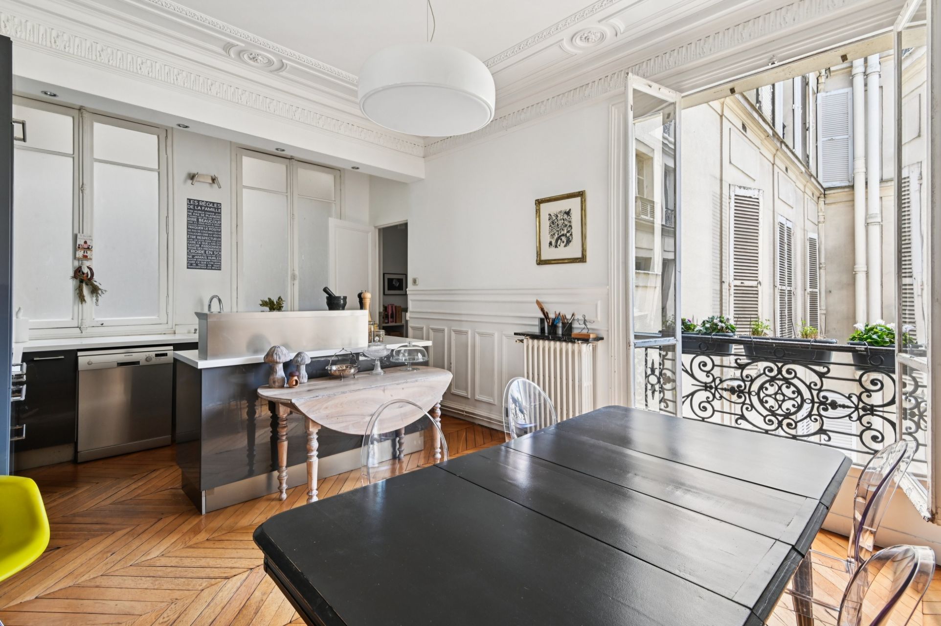 luxury apartment 7 Rooms for sale on PARIS (75017)