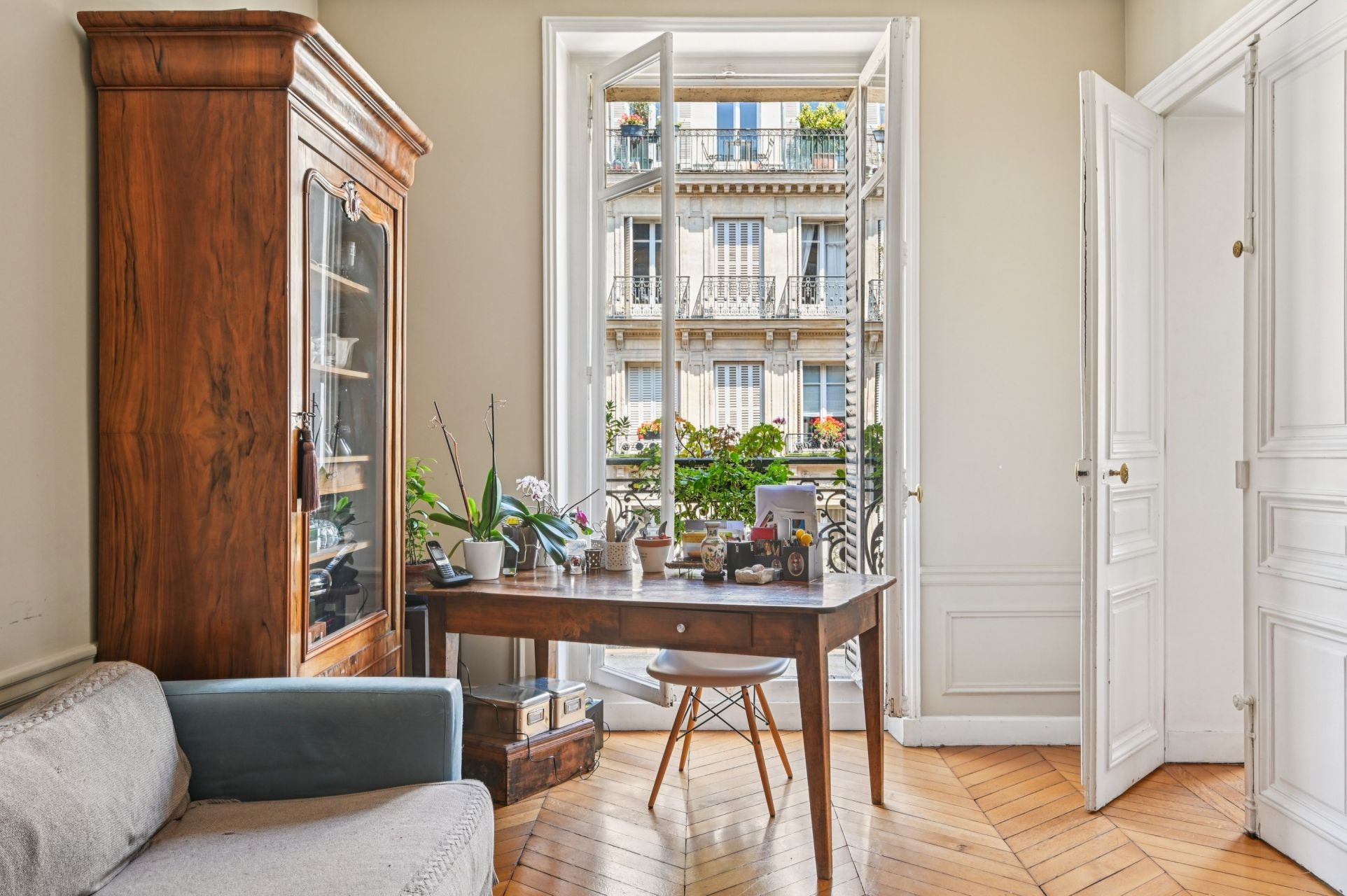 luxury apartment 7 Rooms for sale on PARIS (75017)