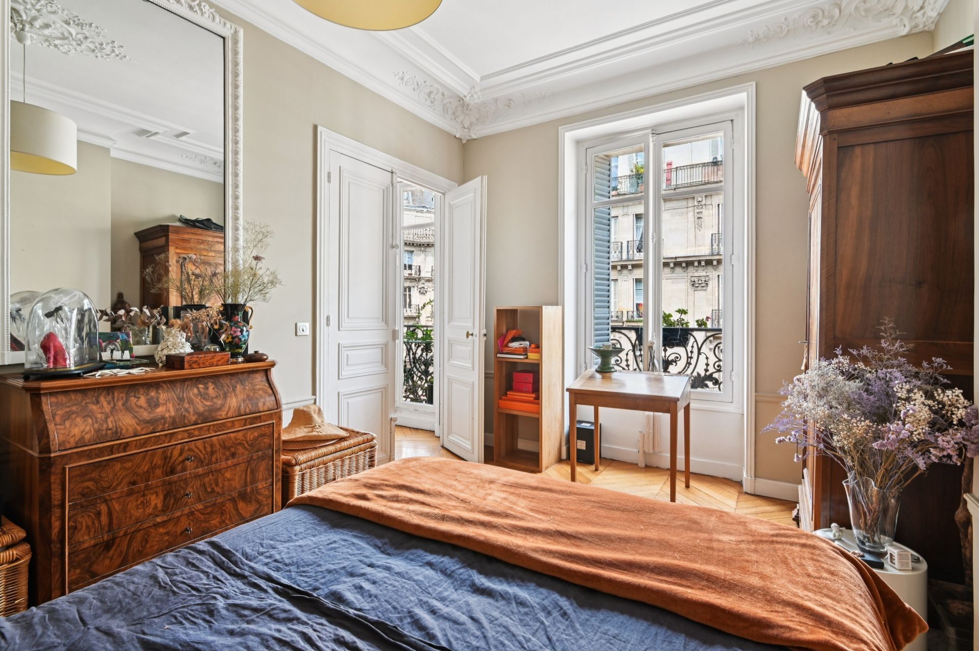 luxury apartment 7 Rooms for sale on PARIS (75017)