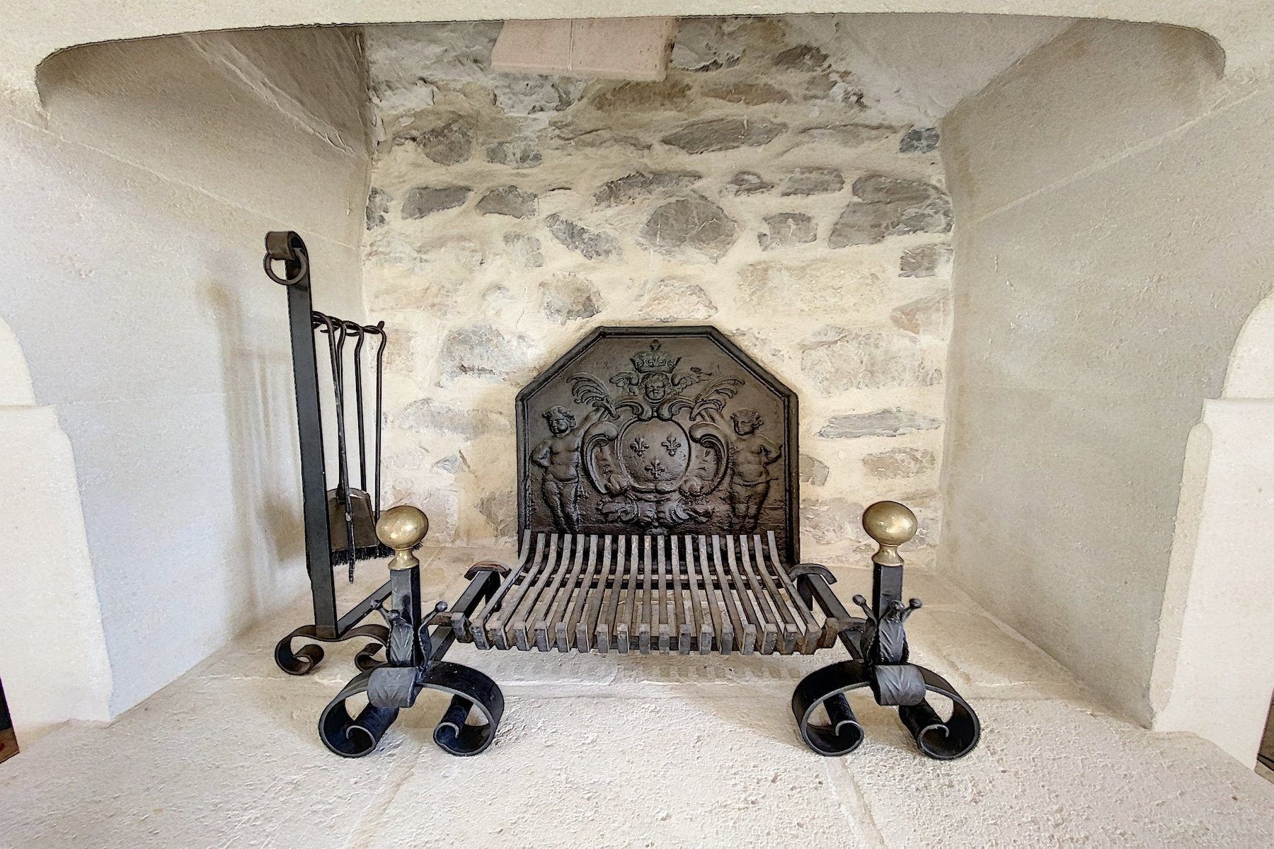 luxury house 7 Rooms for sale on ST LAURENT D AIGOUZE (30220)