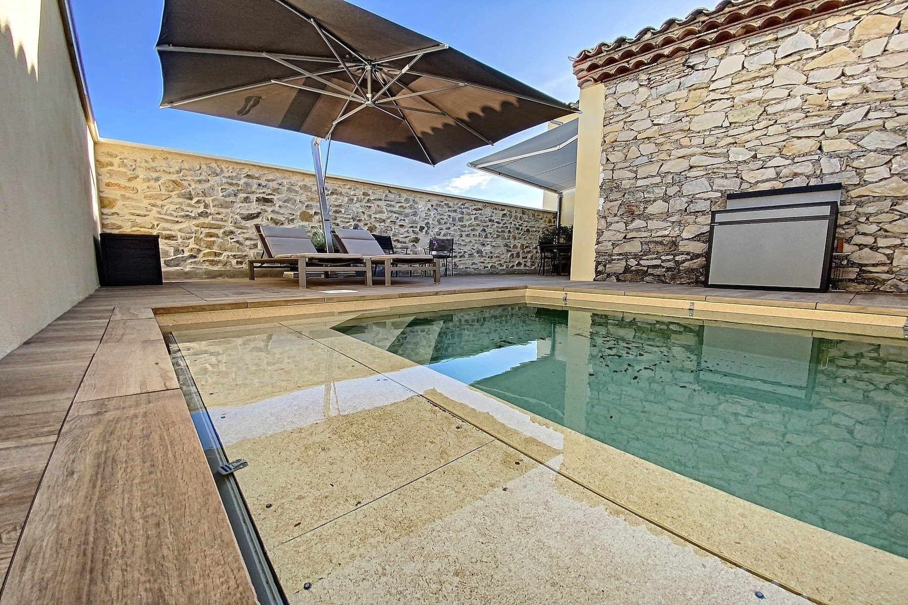 luxury house 7 Rooms for sale on ST LAURENT D AIGOUZE (30220)